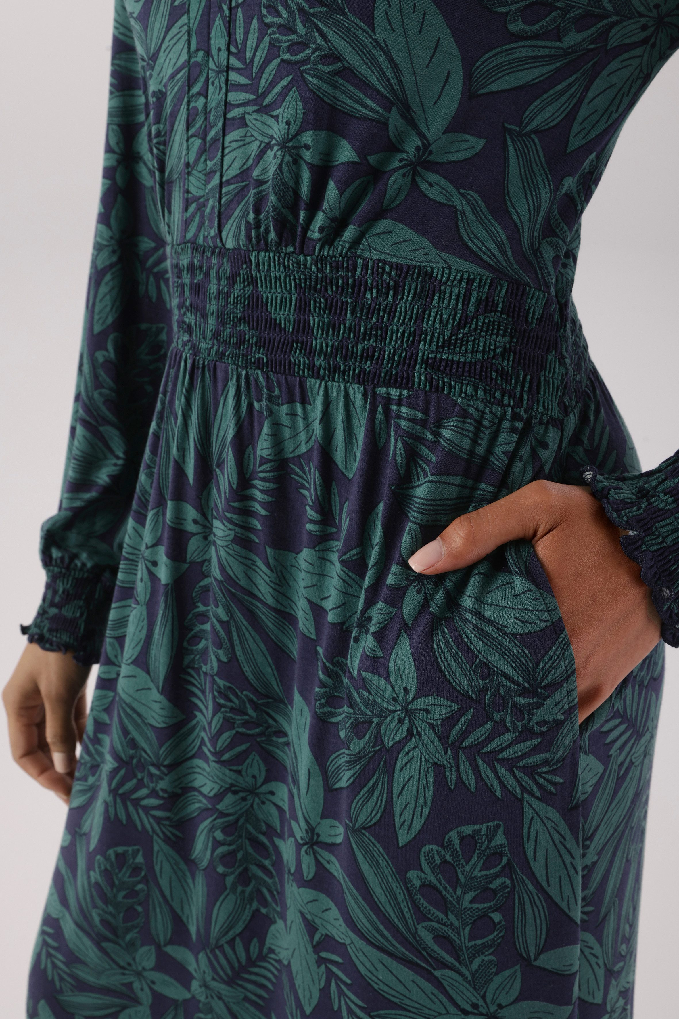 Aniston SELECTED Midikleid mit Smok-Details und fantasievollem Bläterdruck - NEUE KOLLEKTION