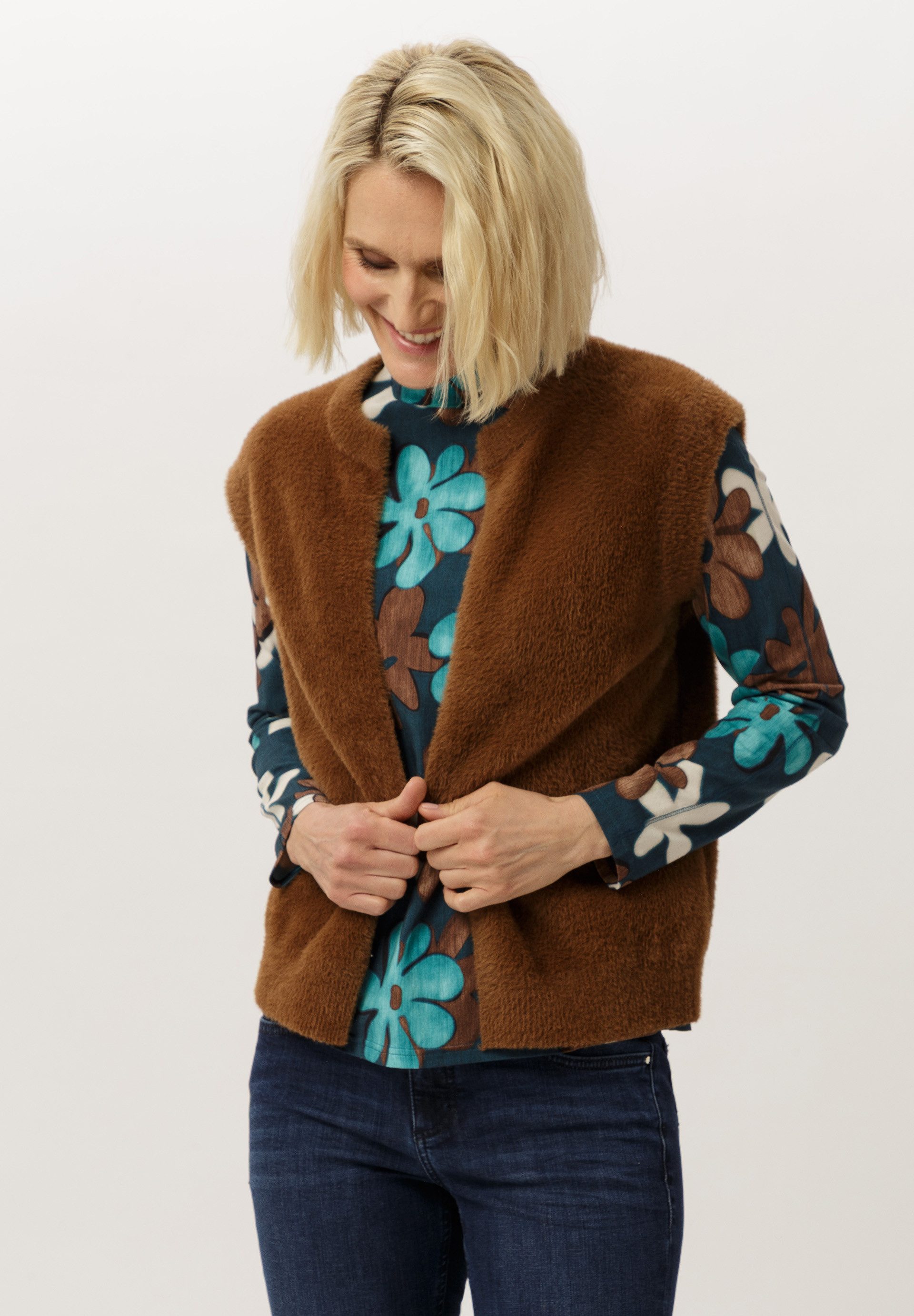 Strickweste mit offener Silhouette