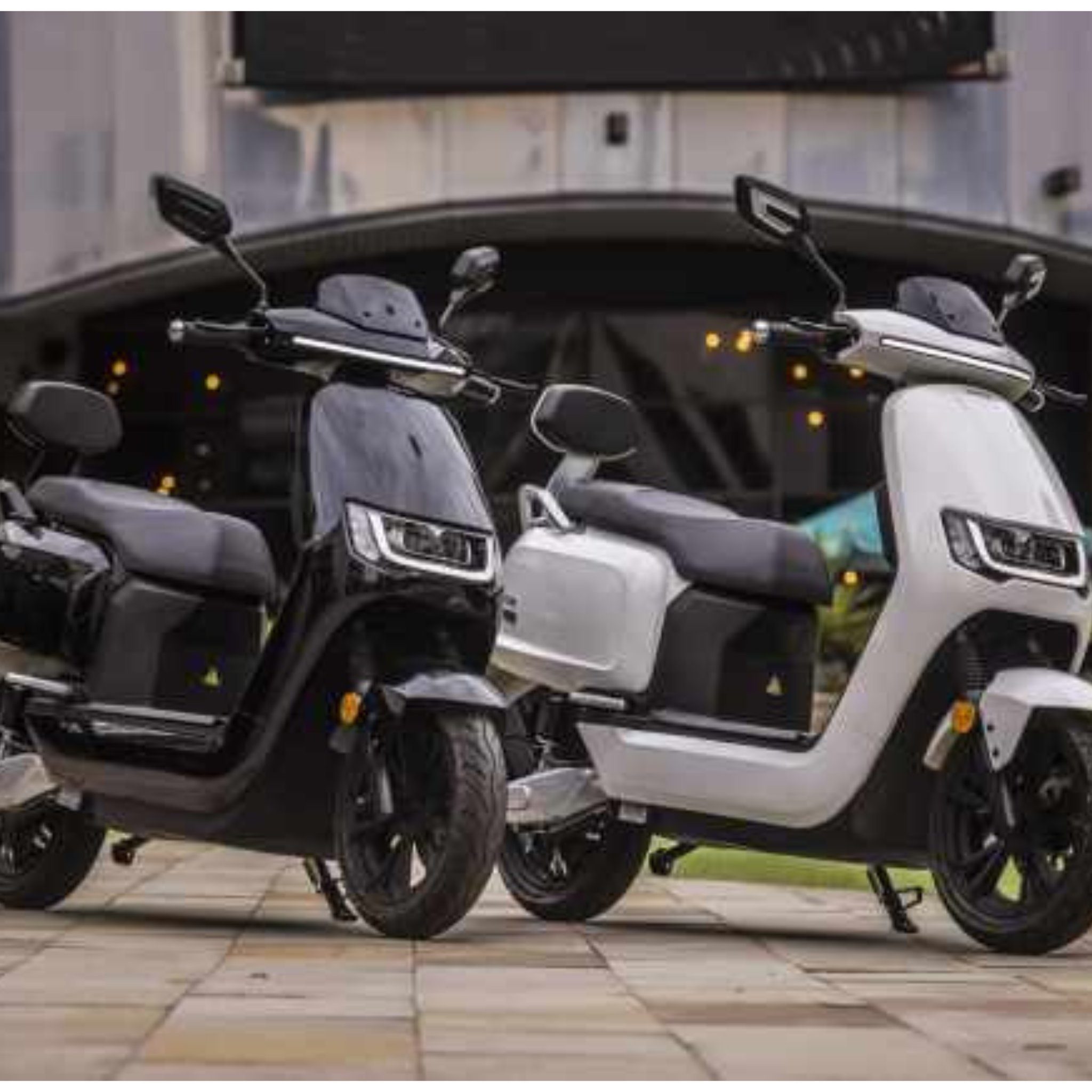 Stingray Motors E-Motorroller Elektroroller 80 Sunra - 80 km/h W, Schwarz E-Roller km/h - Robo 125cc, 4000,00 S