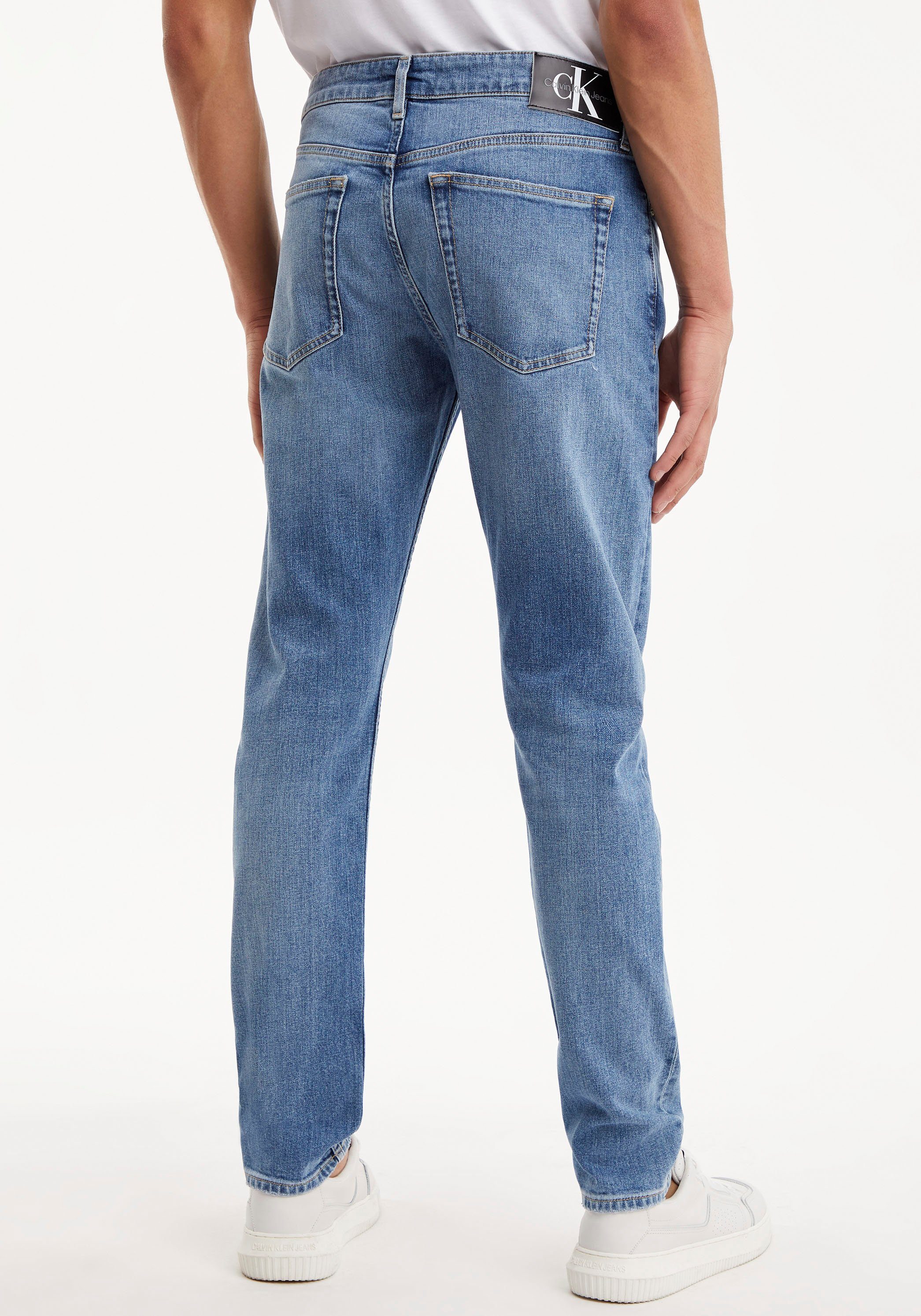 Jeans Klein aus Klein Denim/Jeans Leder-Badge, elastischem Baumwollmix perfekten für TAPER Sitz Calvin Tapered-fit-Jeans SLIM Calvin mit