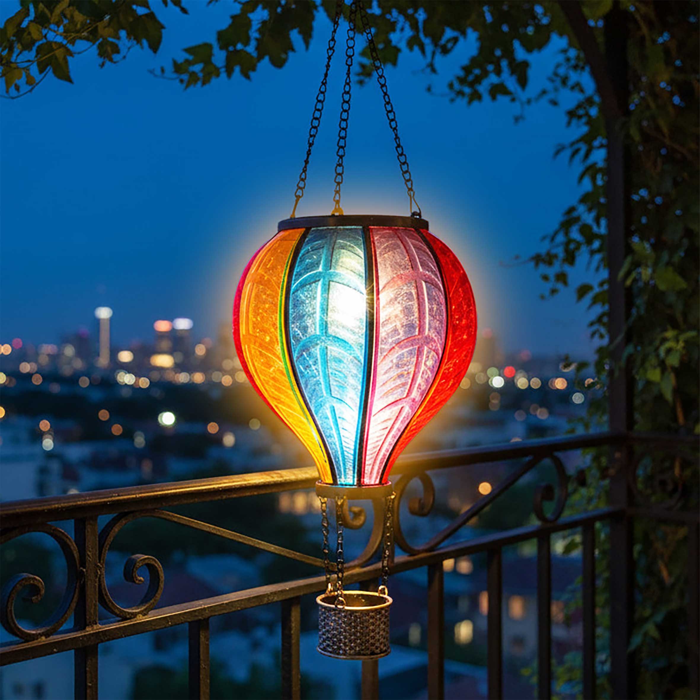 Spetebo LED Dekolicht Solar LED Heißluftballon bunt zum Hängen, Dämmerungssensor, LED fest integriert, warm weiß, Garten Lichtspiel mit Flammen Effekt warm weiß