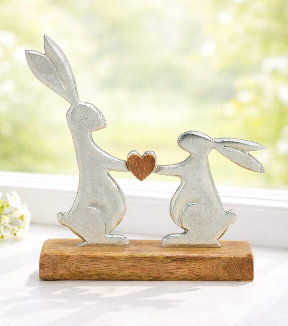 LB H&F Lilienburg Osterhase Deko Ostern Frühling Hase Osterhase silber ALU Hasenpaar Herz (Vintage Hygge niedlich süß modern Holz Metall Aluminium edel Design Osterfigur Frühlingsdeko Fensterbrett Liebe Familie Family Deko Hase Herz Geschenk Idee modern Osterschmuck Häschen Geschenk Mutter, Frühjahrsdeko zum hinstellen aufstellen kaufen Objekt Tischdeko Tischschmuck Fenster Frühling Frühjahr, Wohnzimmer Eingang Eingangstüre Tischdekoration Kaninchen Shabby), Dekofigur Osterdeko Dekoration Skulptur Objekt Figur Aufsteller