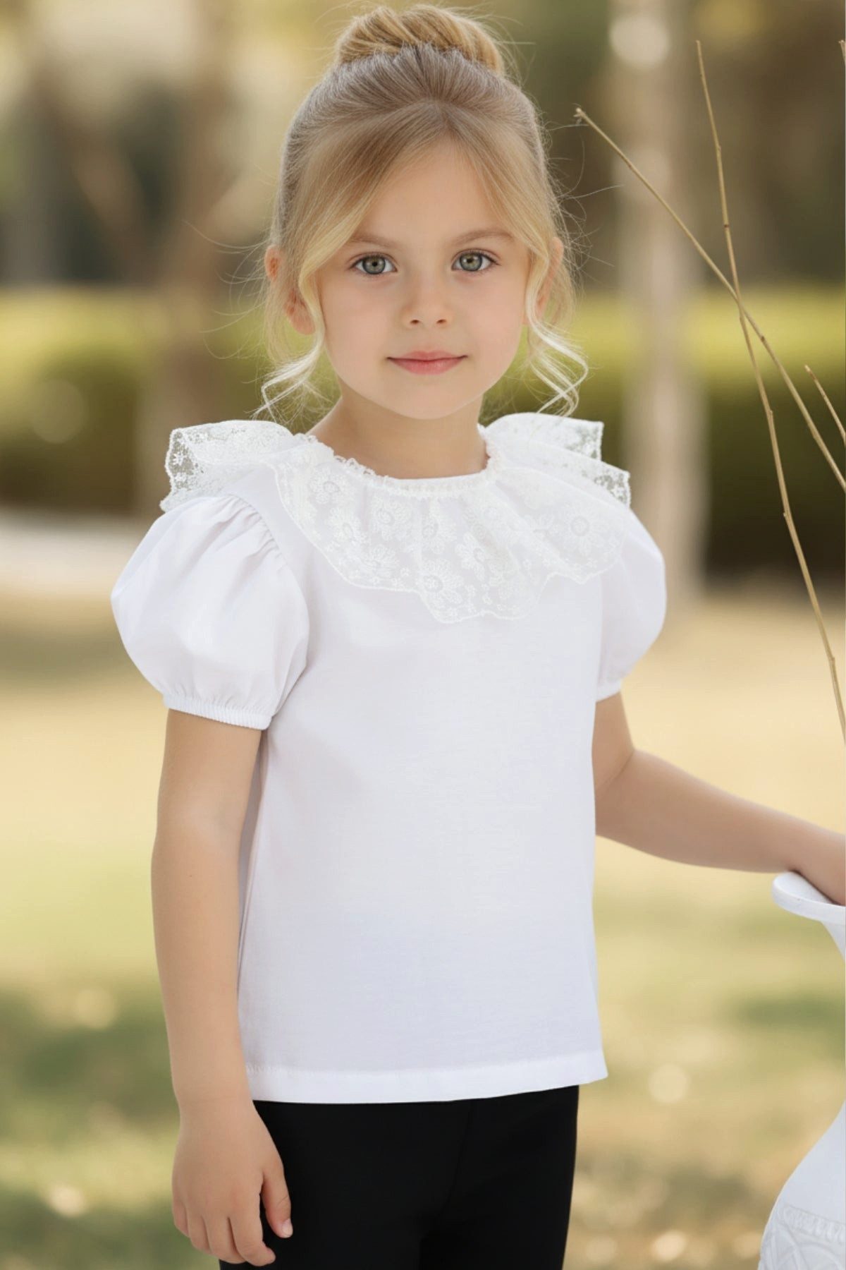 Parla Kids Kurzarmshirt Weißes T-Shirt mit Spitzendetails am Kragen