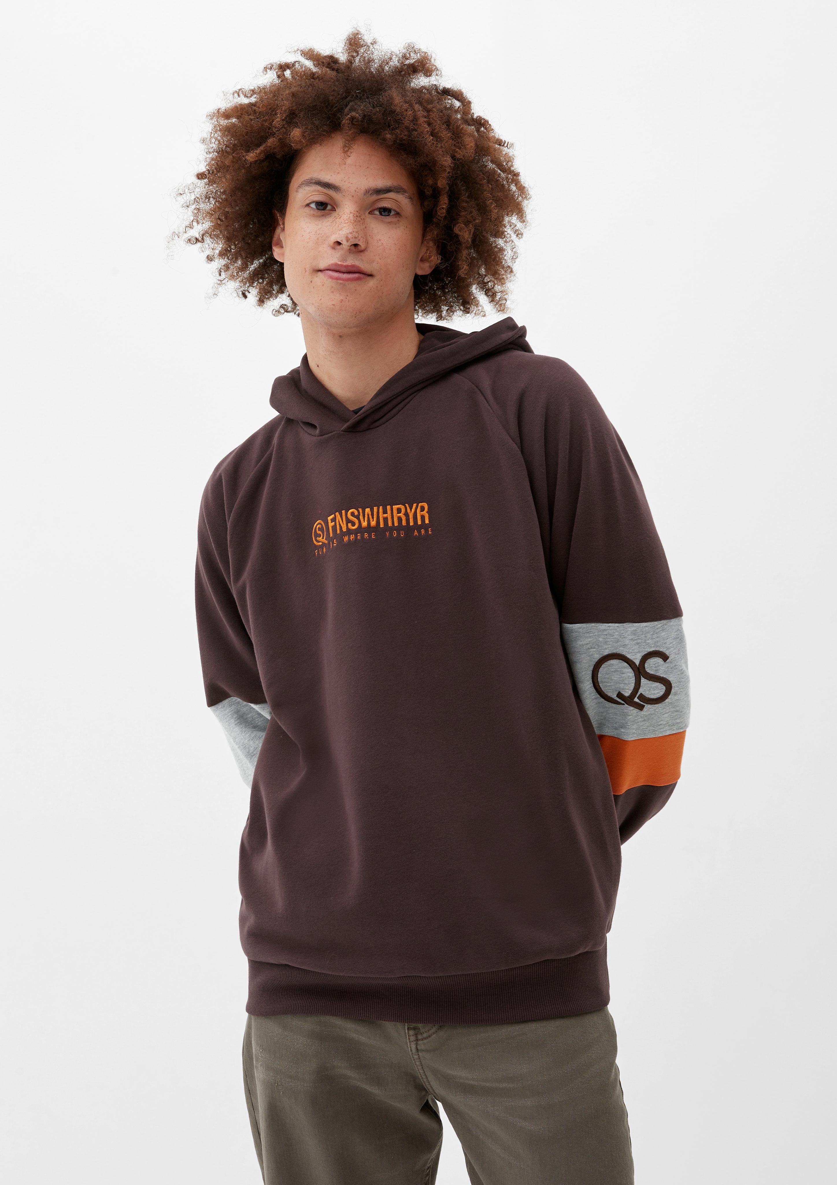 QS Sweatshirt Sweatshirt Stickerei, Label-Patch bordeaux mit Labelstickereien