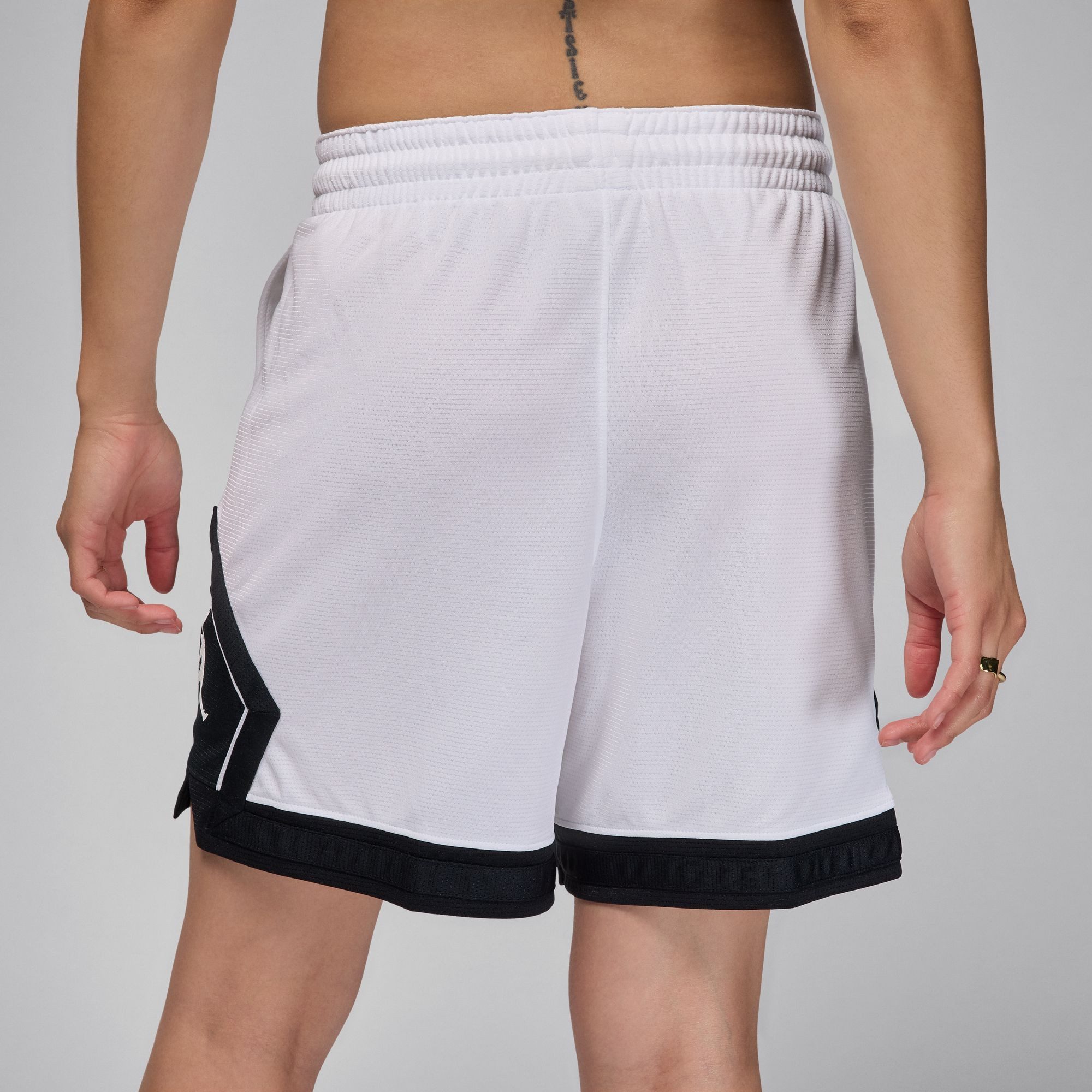 Jordan Trainingsshorts Jordan Sport Women's 4" Diamond Shorts atmungsaktives Mesh, schweißableitende Technologie