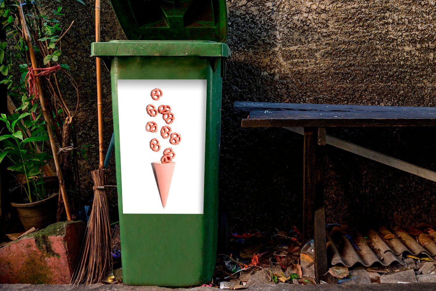 Abfalbehälter Sticker, in MuchoWow Wandsticker Tüte Mülleimer-aufkleber, Container, St), der Erdbeer-Brezeln (1 Mülltonne,