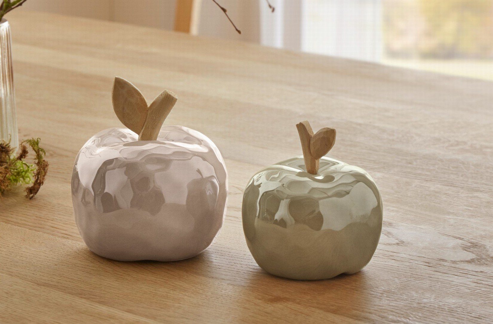 Dekoleidenschaft Dekofigur Apfel "Trendy" aus Porzellan & Holz beige / oliv, Dekoobst, Deko-Äpfel (2 St., im Set), Dekofigur glänzend, Tischdeko