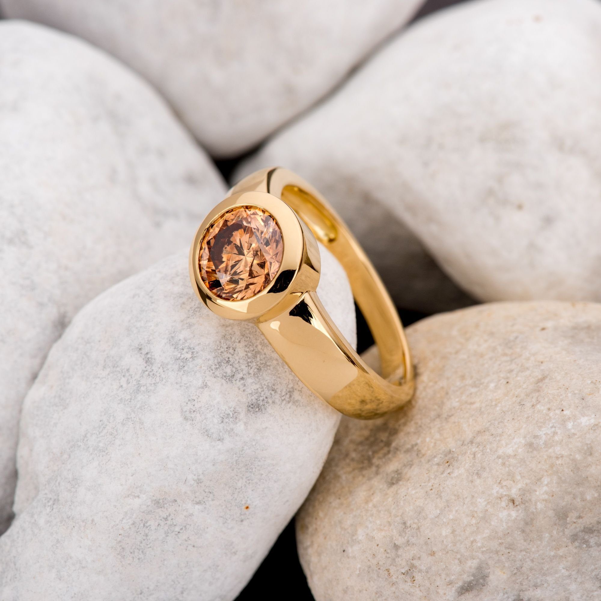 Orolino Fingerring Gold 750 mit natürlichem leicht braunen Brillant 2,0 ct.