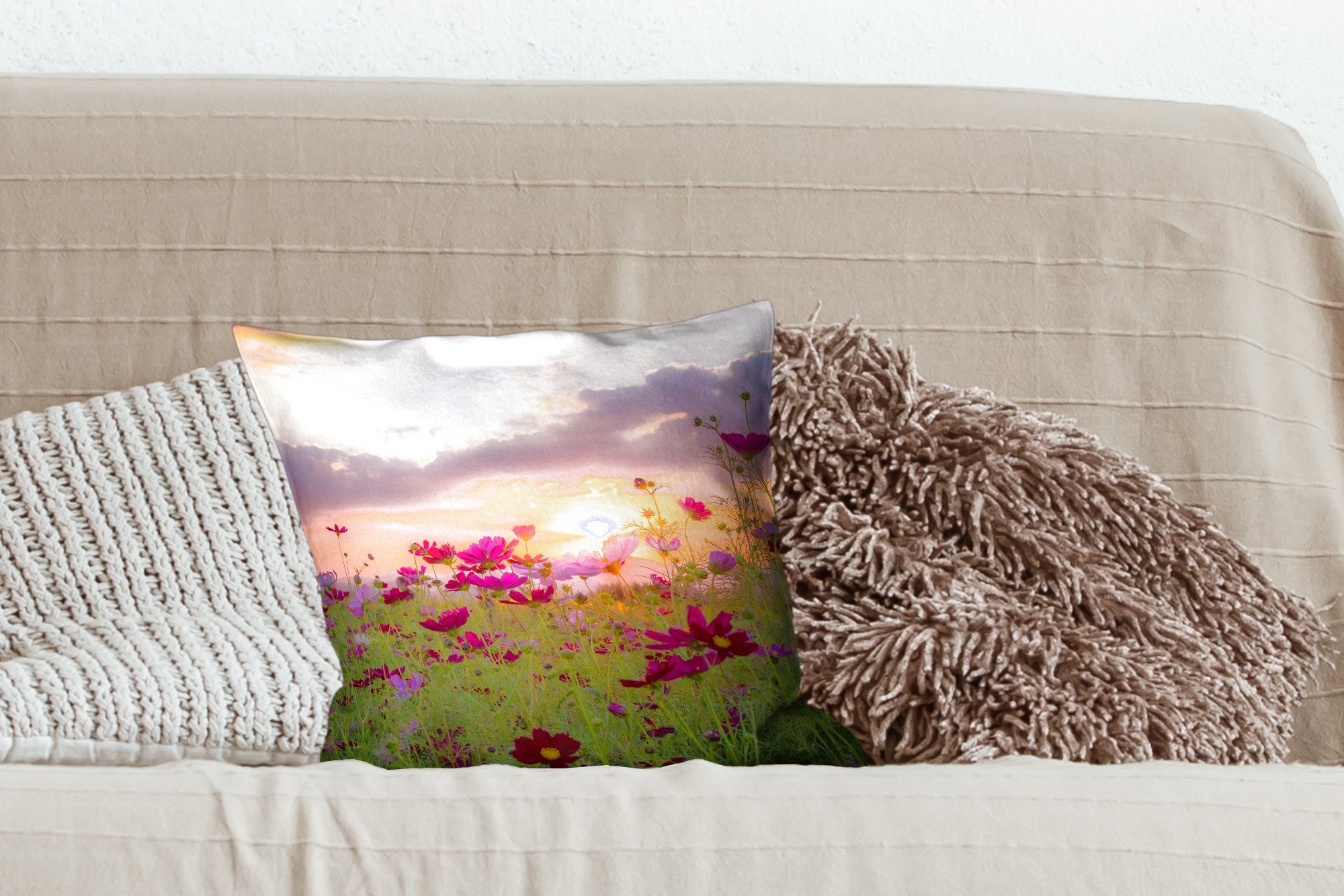 Dekokissen MuchoWow - Rosa mit - Blumen Schlafzimmer, Horizont, für Füllung - Zierkissen - Natur Wohzimmer, Wiese - Sonnenuntergang Deko, Sofakissen