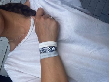 LK Trend & Style Zopfband elastisches Haarband oder Armband Haarschmuck, für die Festival Frisur, cooles Armband, Das Haarband läßt sich perfekt als Armband tragen. Sehr angesagt!