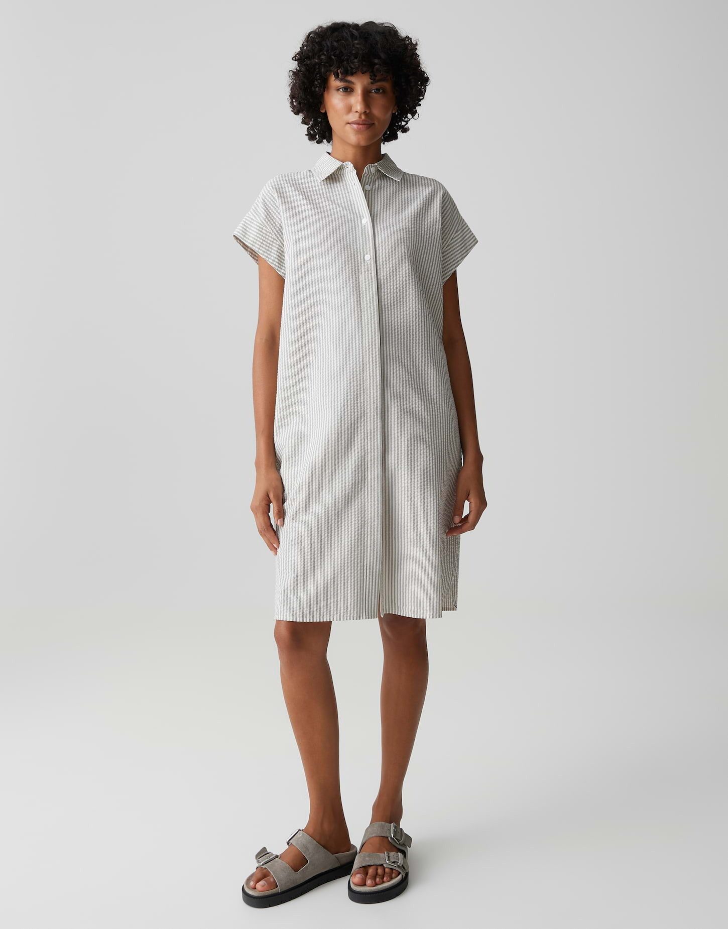 OPUS Hemdblusenkleid Wamila aus Webware mit Seersucker Struktur Perlmuttknöpfe verleihen dem Look feine Eleganz