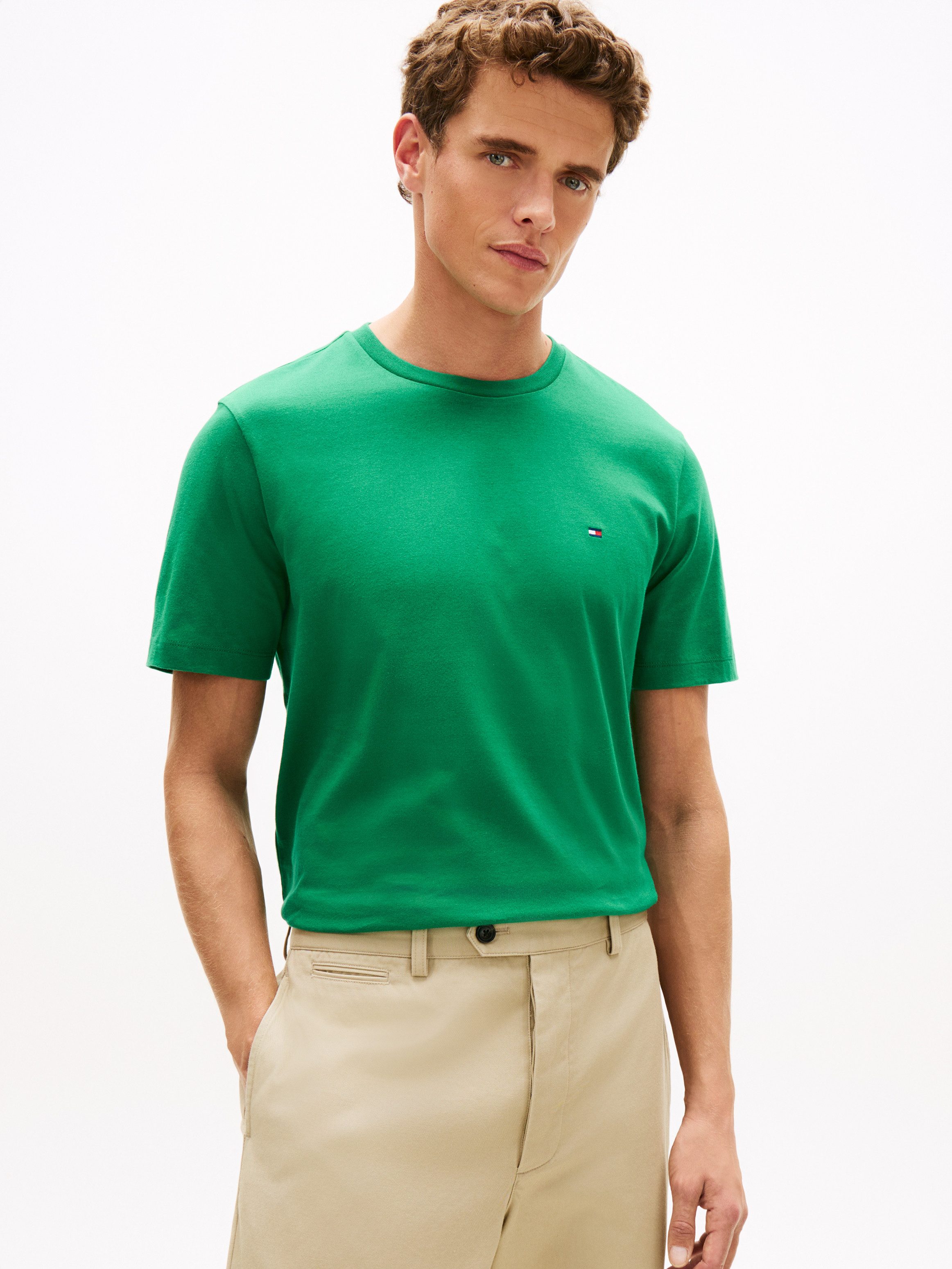 Tommy Hilfiger T-Shirt ESSENTIAL REG FIT SOLID TEE mit Stickerei und Rundha günstig online kaufen