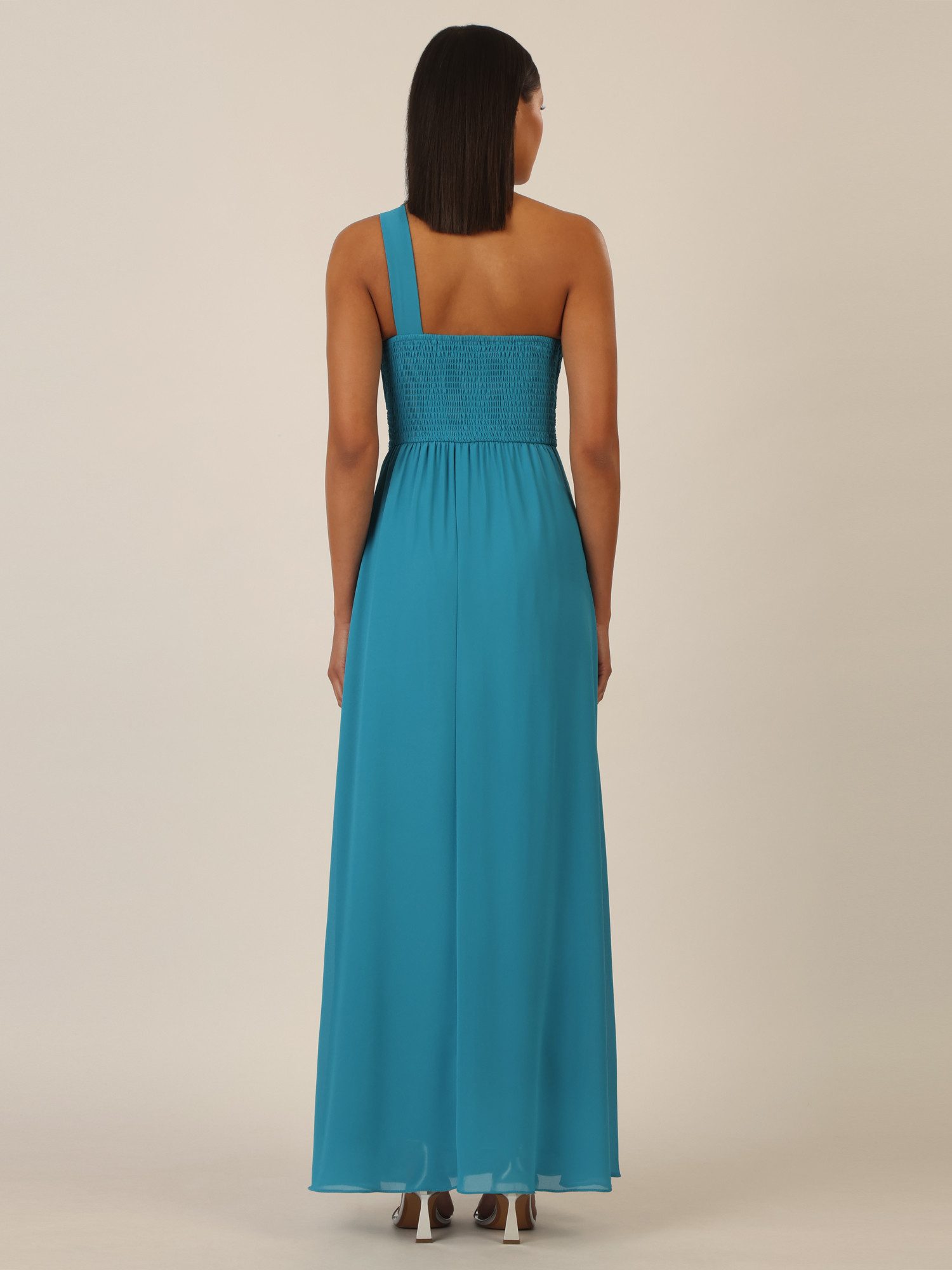 Apart Abendkleid mit Plissee- Drapierung vorne und Smoke- Einsatz hinten