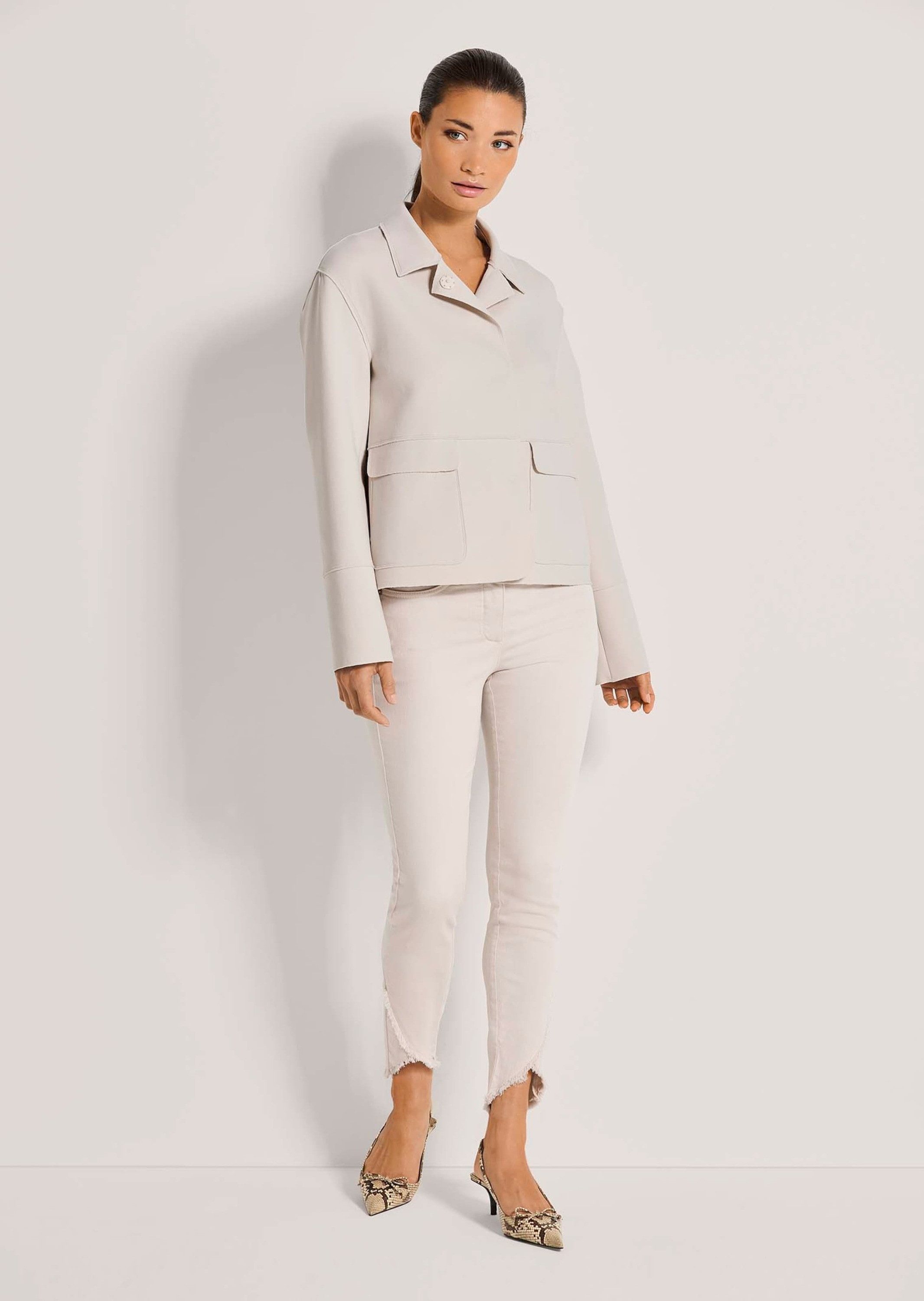 MADELEINE Kurzblazer Moderner Damenblazer mit Hemdkragen Moderne Boxyform mit Druckknopfleiste