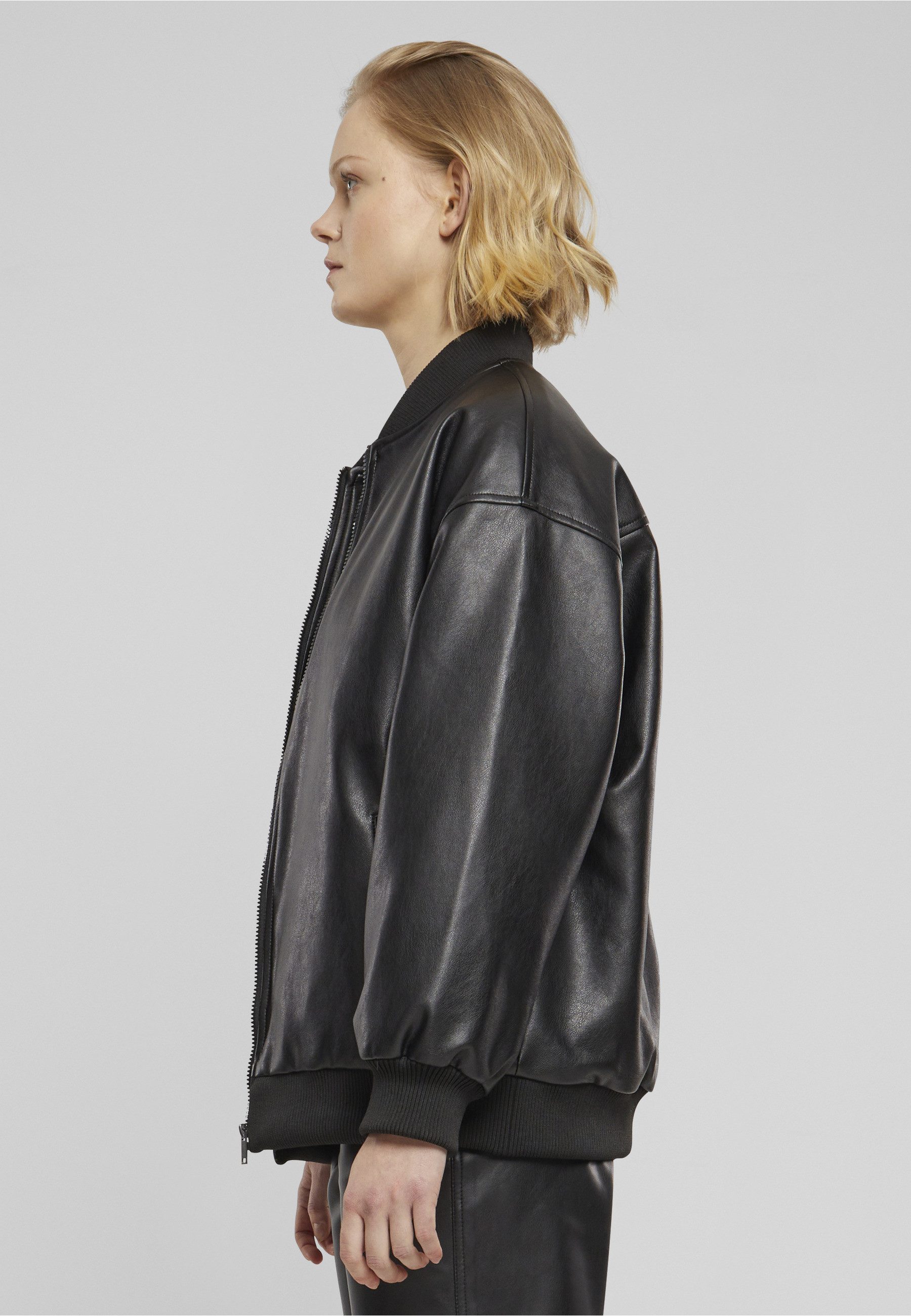URBAN CLASSICS Ledermantel Urban Classics Ladies Synthetic Leather Bomber Jacket – Bild 4 von 5