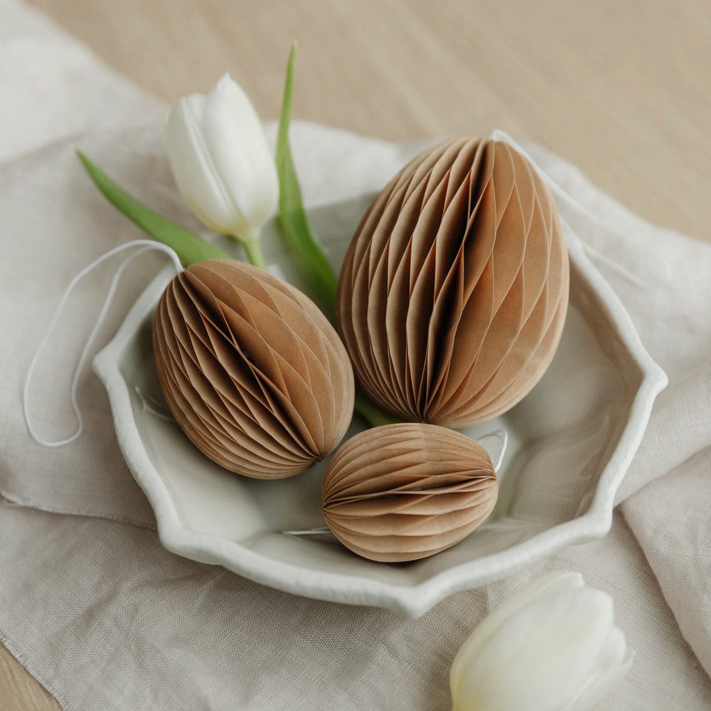 studio mkono Dekoobjekt Osterei aus Papier zum Aufhängen in hellbraun