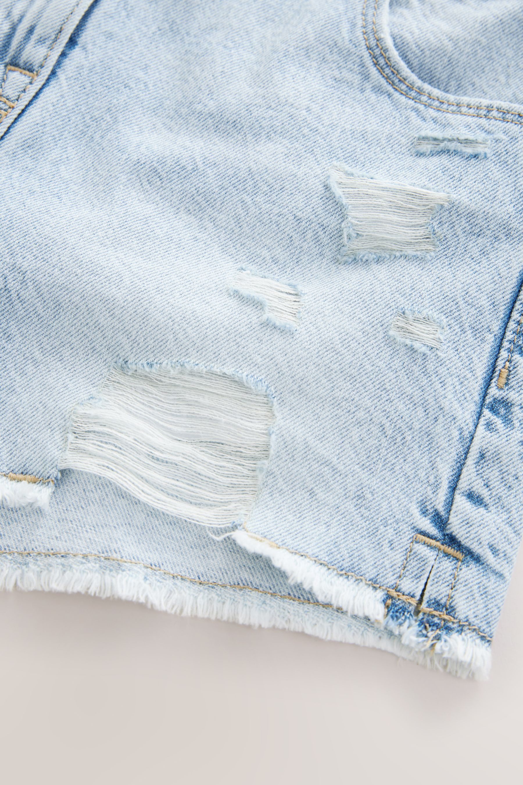 Next Jeansshorts Shorts in Used-Optik mit ausgefransten Rändern (1-tlg) – Bild 4 von 5
