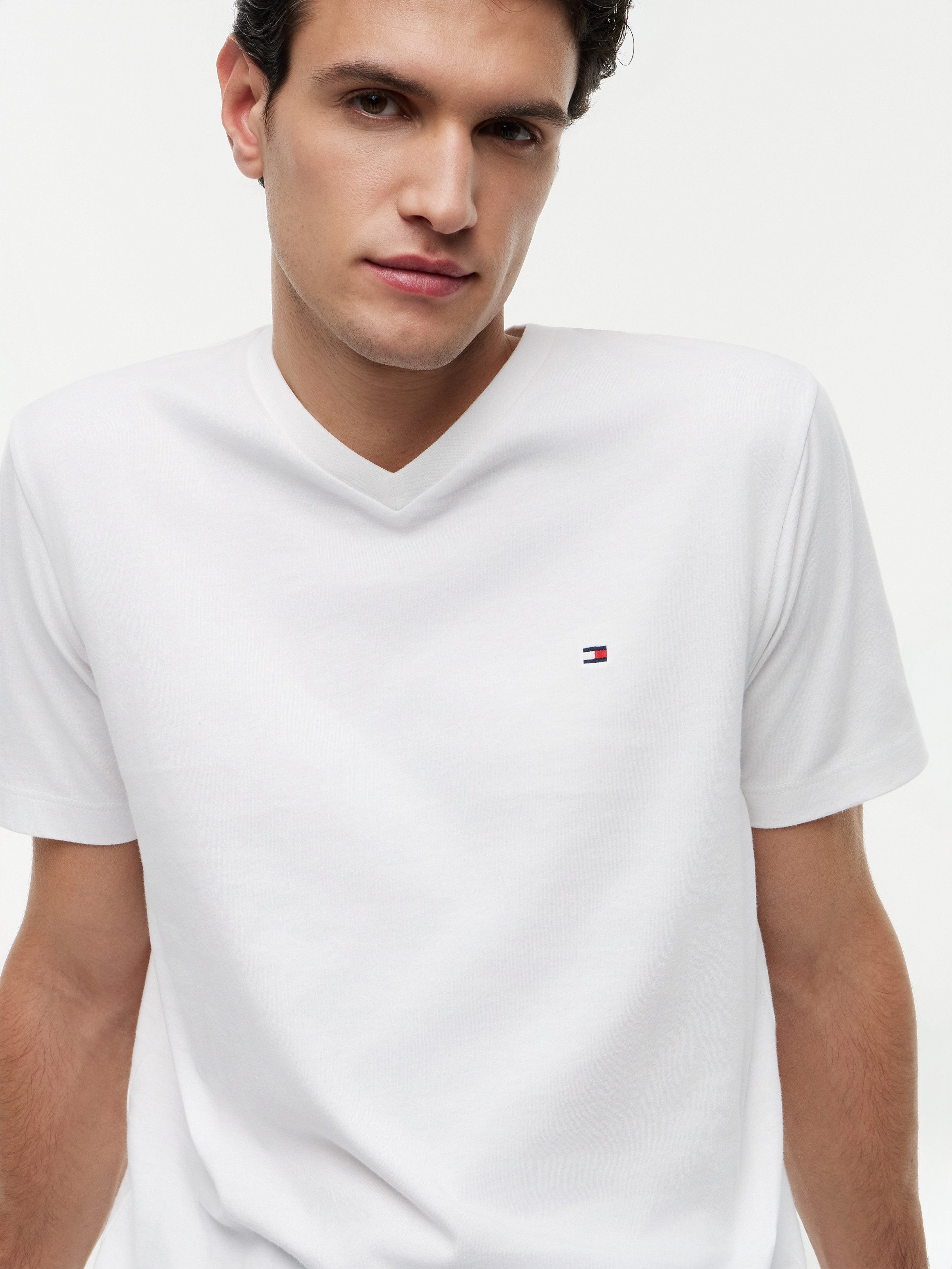 Tommy Hilfiger V-Shirt ESSENTIAL V-NECK unifarben, casual, regular fit, Baumwolle
