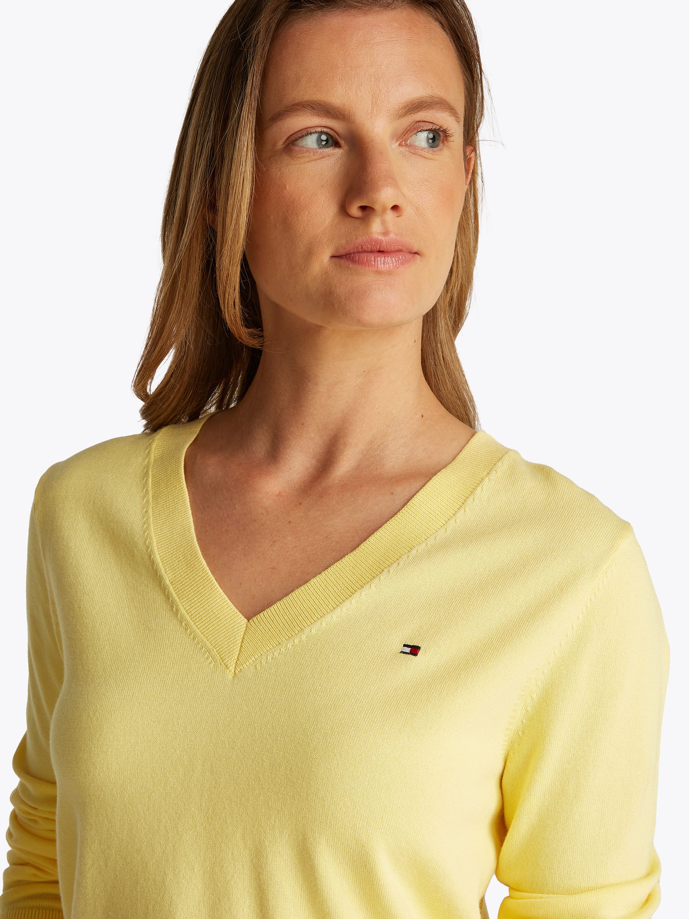 Tommy Hilfiger Strickpullover STITCH V-NECK mit Knopfdetail am Ärmel, Regular Fit