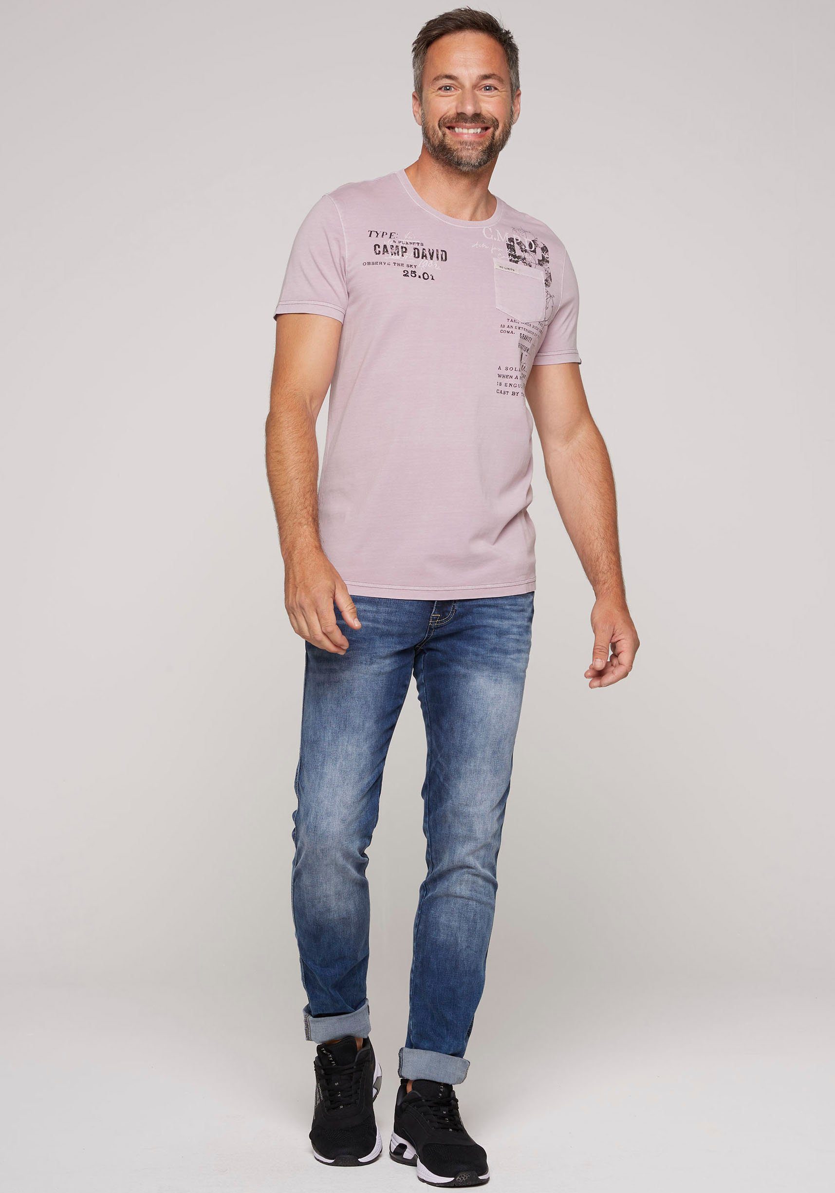 CAMP DAVID mit T-Shirt violet french Kontrastnähten