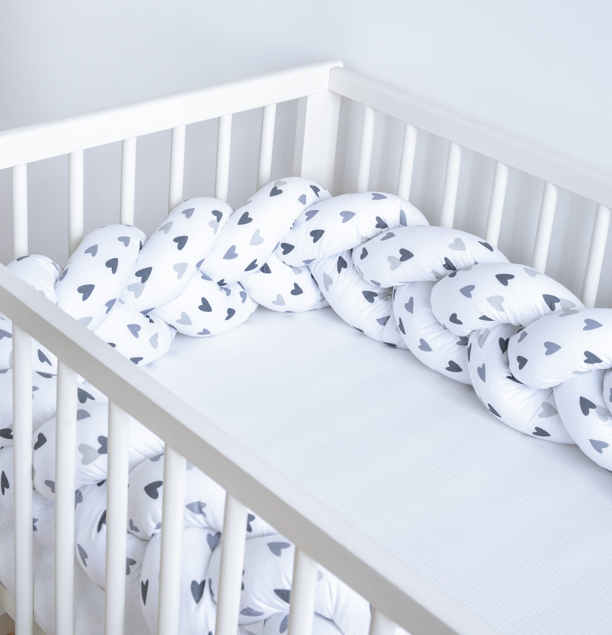 Loolay Nestchenschlange Geflochtenes Kissen Zierkissen Dekokissen Bettumrandung HERZ Grau Weiß, (Zugluftstopper Zugluft Schlange Wickeltischumrandung Babybett Kinderzimmer Schutz, Wohndeko Bettschlange 100 150 200 300 400 cm & Länge auf Anfrage), Zugluftstopper tolle Wohndekoration Geschenk