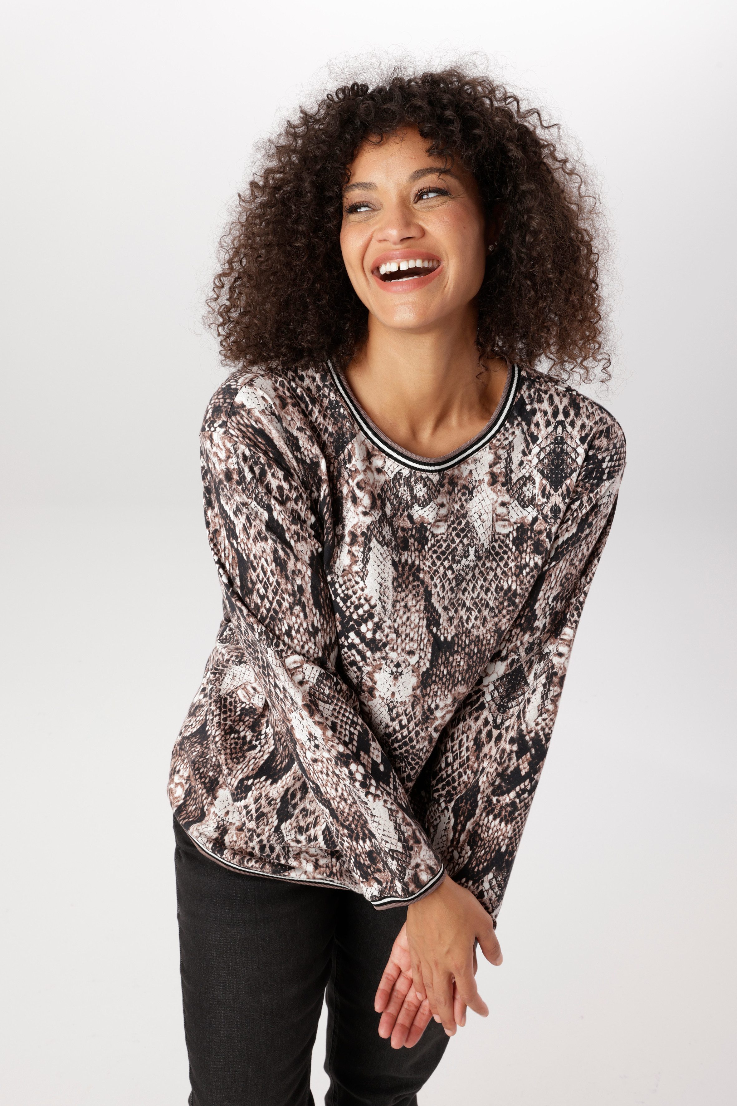 Aniston PLUS Sweatshirt mit großflächigem, Schlangendruck - NEUE KOLLEKTION