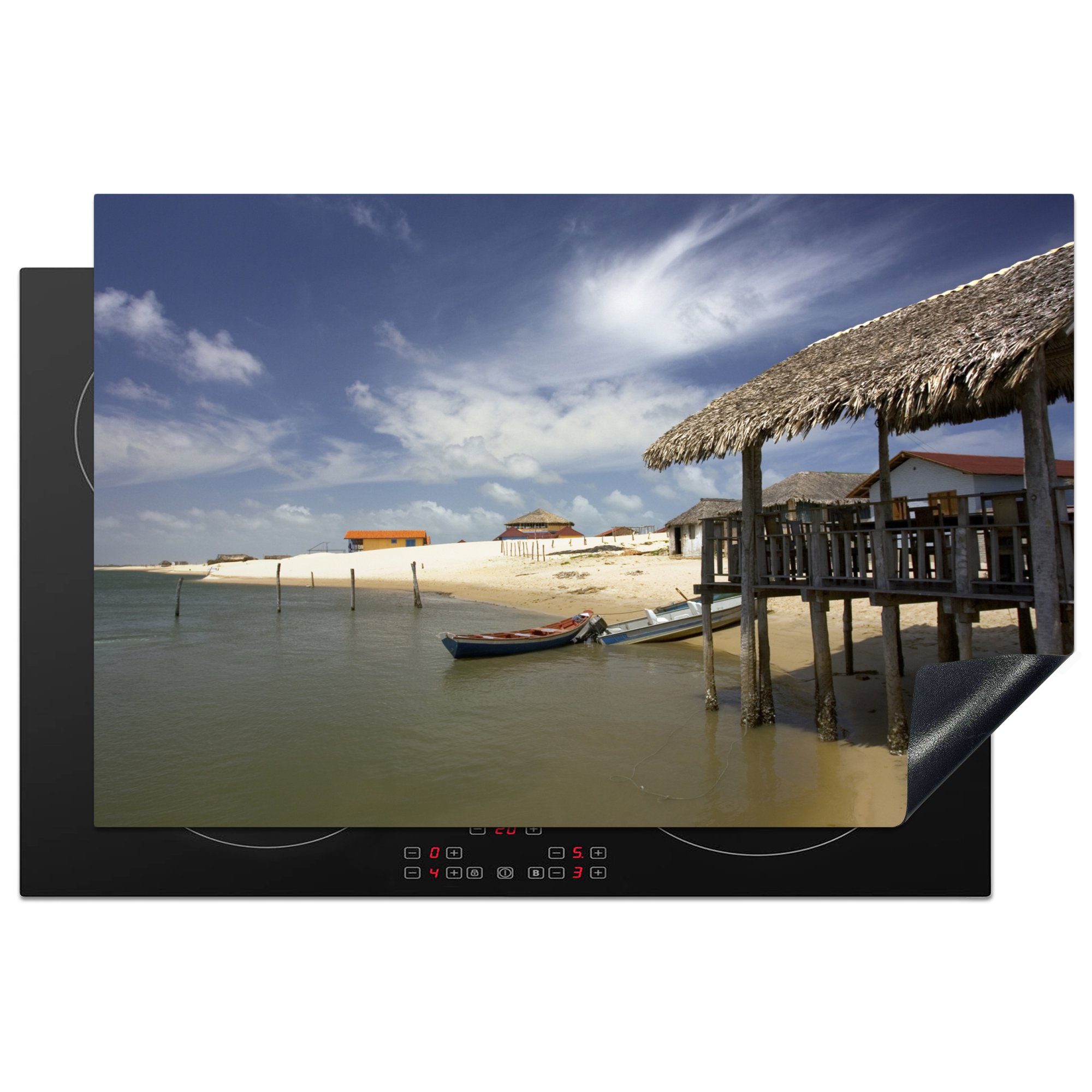 MuchoWow Herdblende-/Abdeckplatte Strandhütten und Boote am Strand von São Luís in Brasilien, Vinyl, (1 tlg), 81x52 cm, Induktionskochfeld Schutz für die küche, Ceranfeldabdeckung