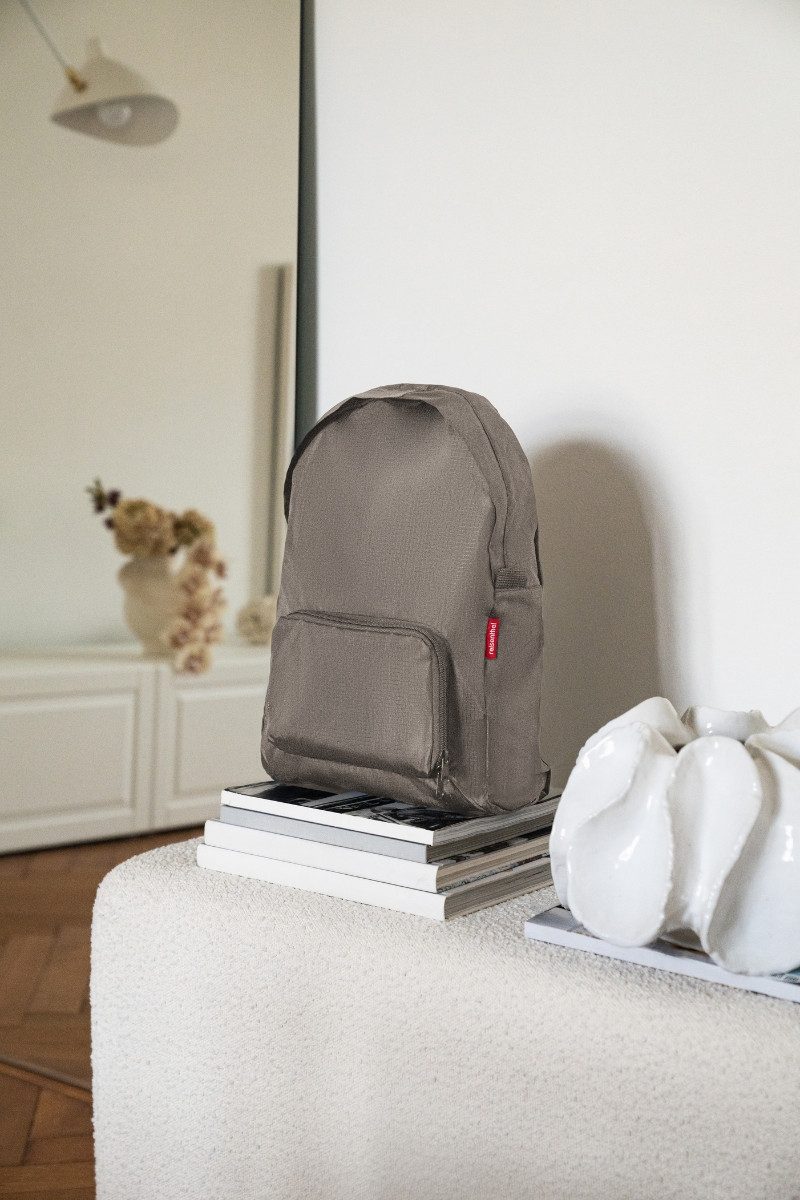 REISENTHEL® Rucksack mini maxi rucksack dark taupe – Bild 5 von 5