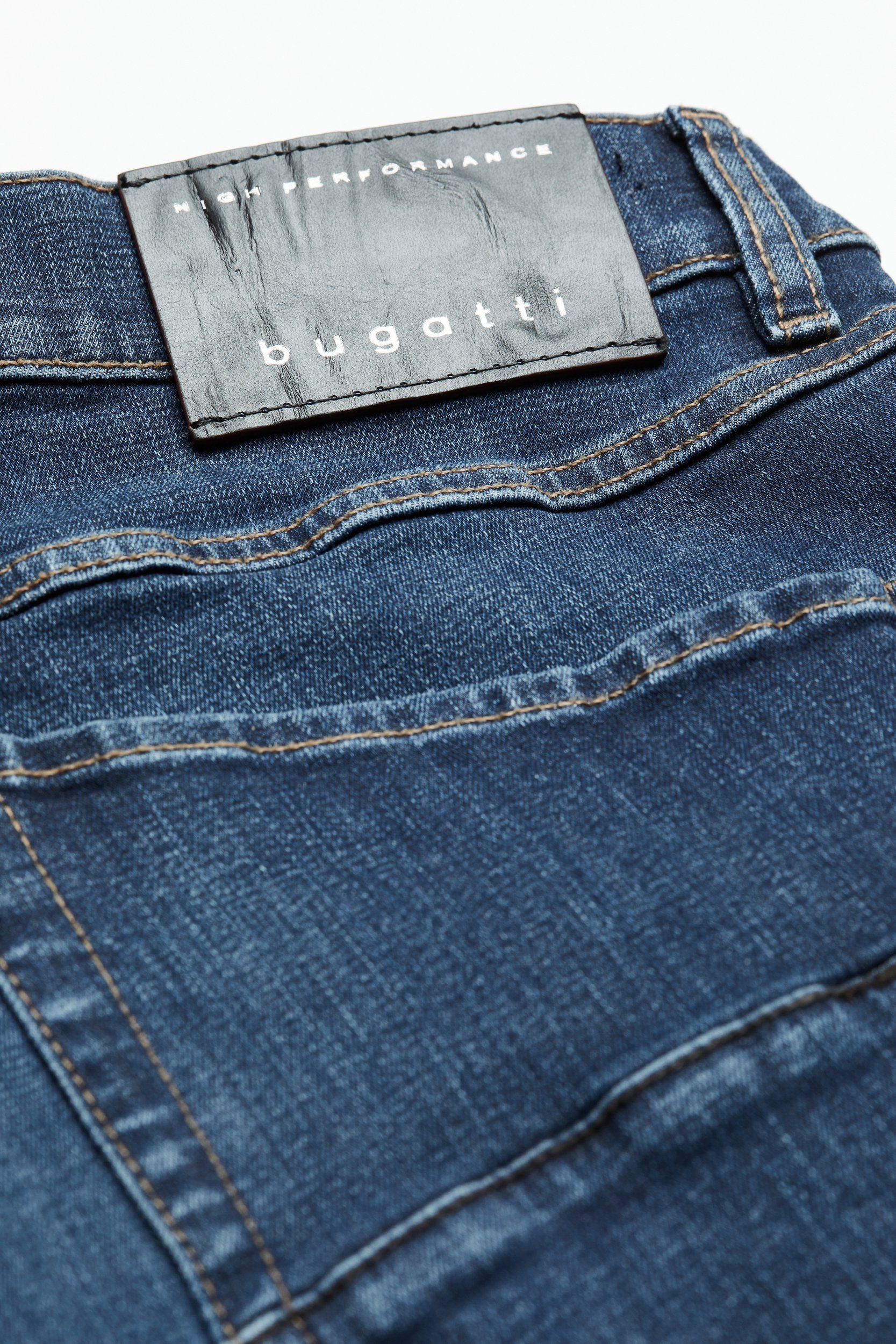 Tragekomfort hohem 5-Pocket-Jeans Denim blau mit bugatti Flexcity