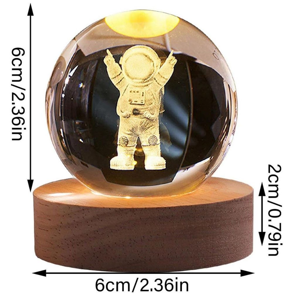 PRIISF LED Dekolicht 3D-Kristallkugel Nachtlicht Leuchtende Nachttischlampe Geschenk Lampe, LED fest integriert, Warmweiß, Gravur im Inneren Galaxie Tischlampe Heimdeko Holzsockel Lampe Ø6cm