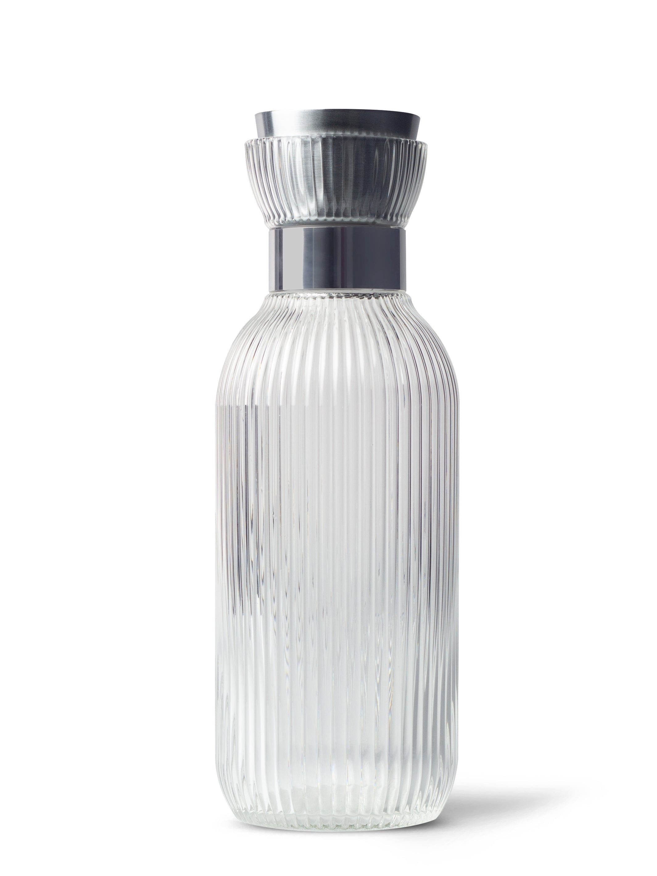 MAMEIDO Wasserkaraffe, aus mundgeblasenem Kristallglas mit edlem Ausgießer in 1 l und 1,5 l