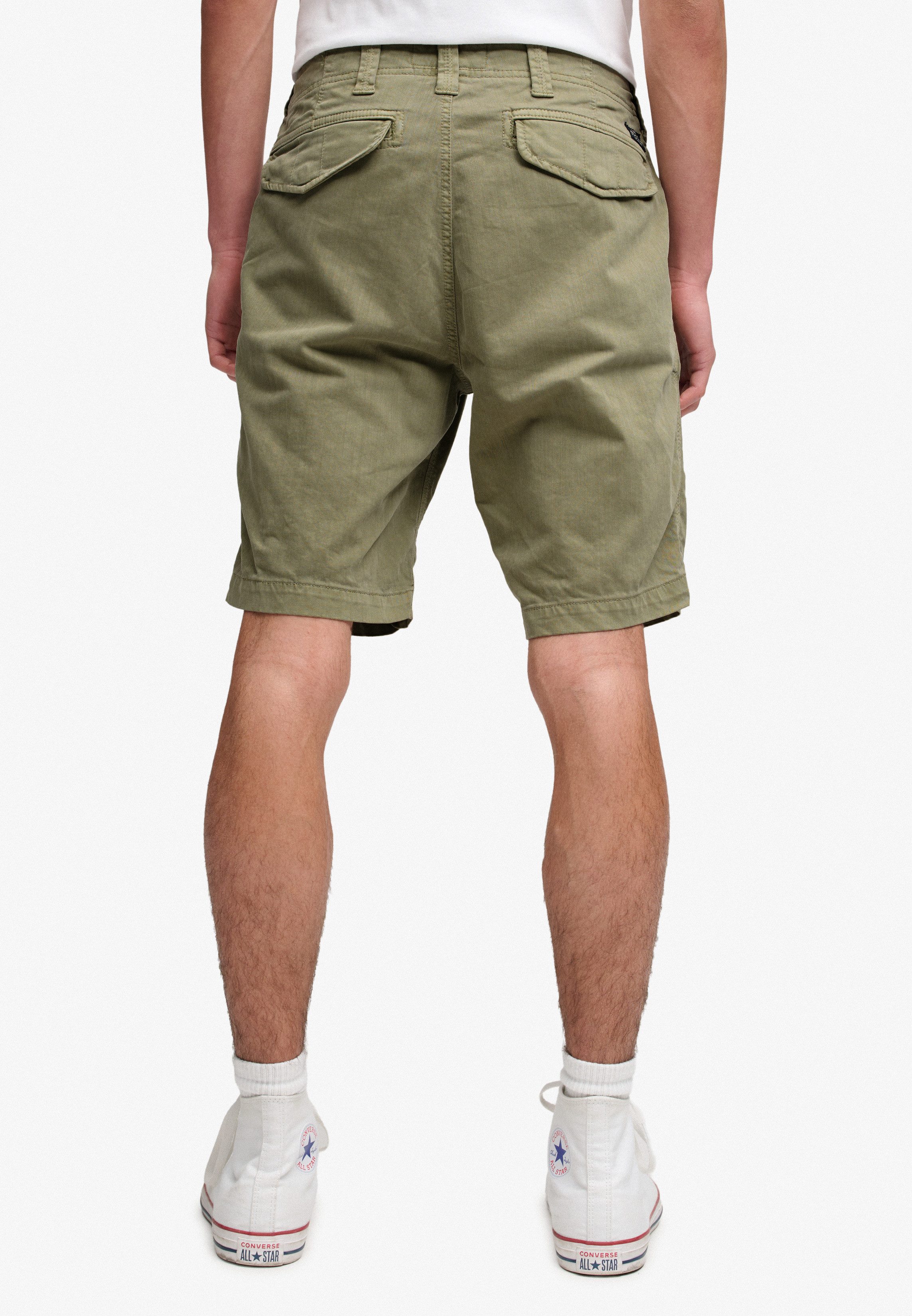 Superdry Chinoshorts UTILITY CHINO SHORT mit Baumwollmischung, Relaxed Fit, knielang, aus Webmaterial