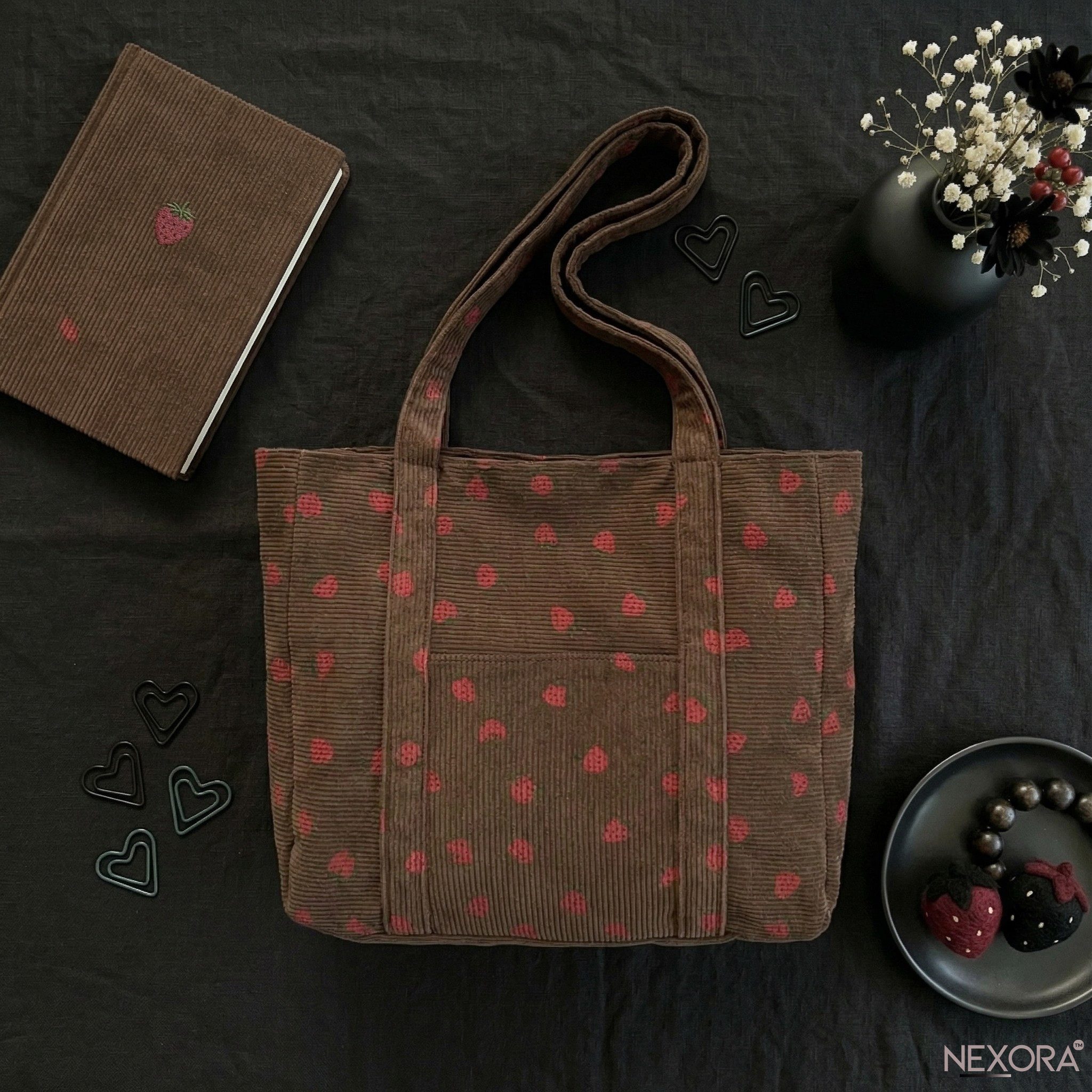 NEXORA Umhängetasche Cord Schultertasche Damen mit Erdbeer-Print Shopper mit Reißverschluss, Schultertasche, Cordtasche, Shopper, Reißverschluss