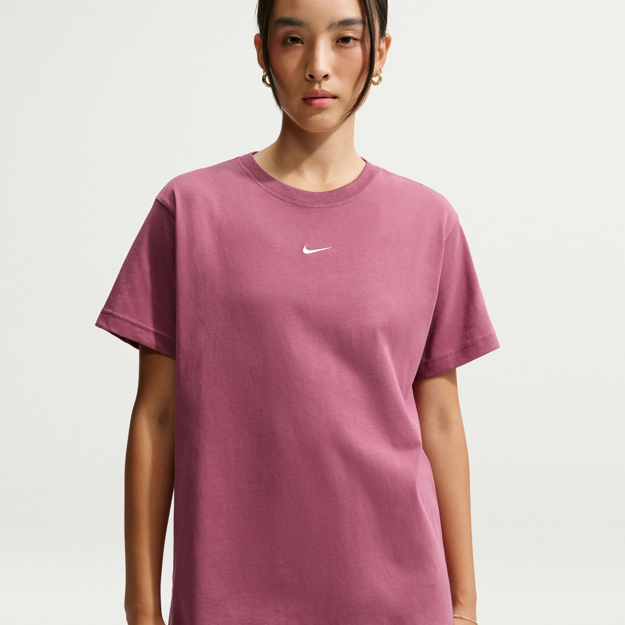 Nike Sportswear T-Shirt W NSW CLASSIC SS TEE Kurzarm, mit Rundhalsausschnitt, aus Baumwoll-Jersey, normale Länge