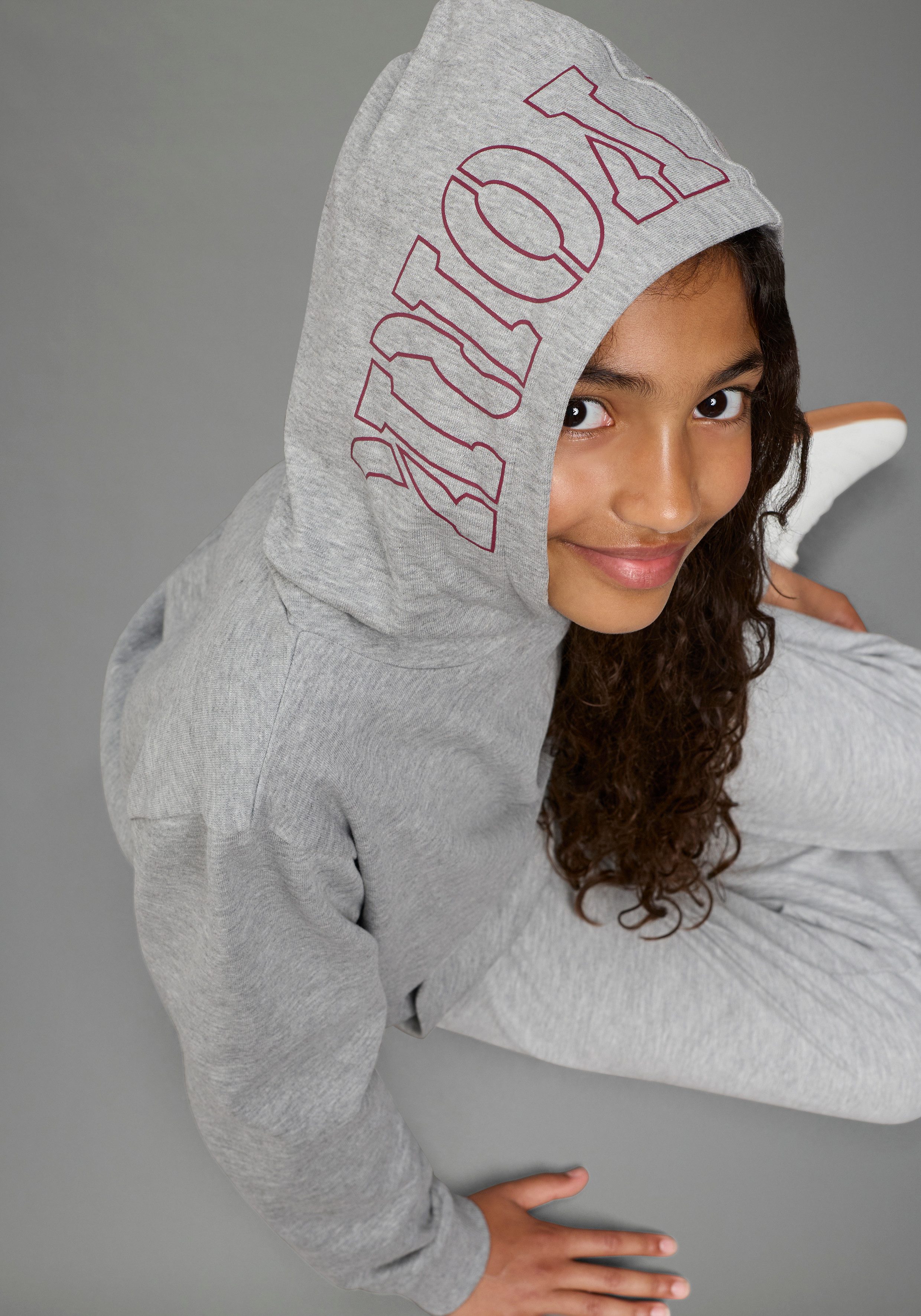 KIDSWORLD Kapuzensweatshirt, Hoodie mit Print auf der Kapuze Langarm, weite Passform, stylischer Druck, Basic-Stil