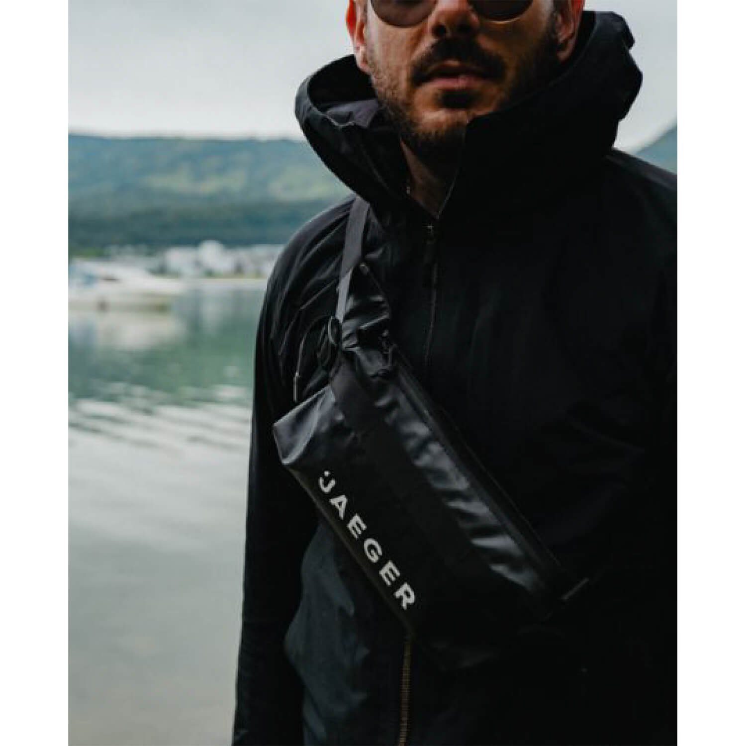 Jaeger Schultertasche Jaeger Hip Bag 3L Umhängetasche (wasserabweisendes Material), 3 Liter Fassungsvermögen, Zusätzliche Tasche auf der Hinterseite, Sportliches Design, einstellbare Grösse