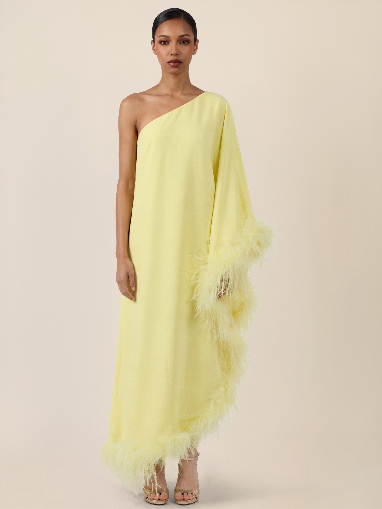 Apart Abendkleid mit Federn