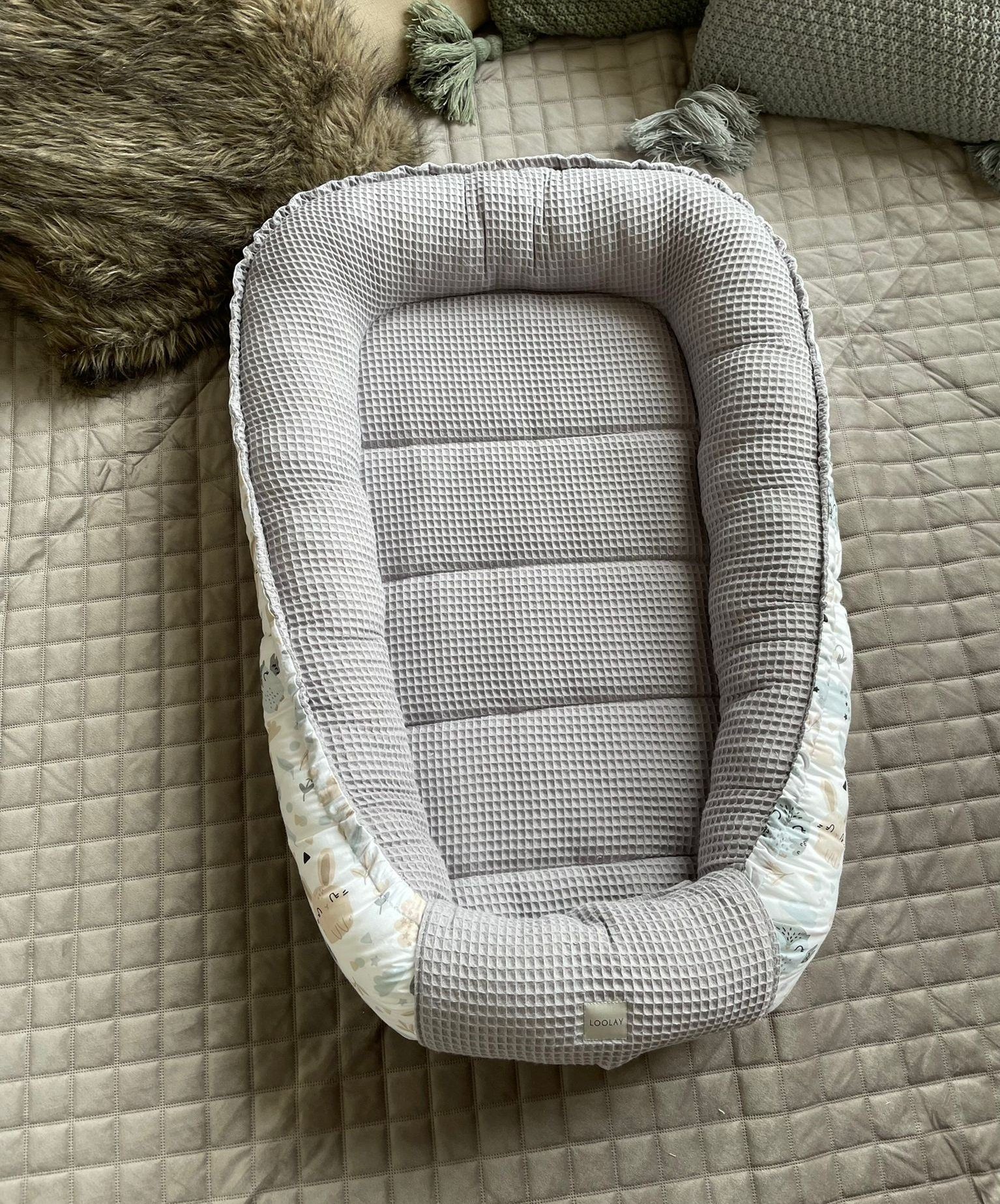 Loolay Bettnestchen GRAU Waffelpique/ HASE Beige Weiß BABYNEST Babyausstattung Neugeborene, (Super BABYGESCHENK Reisebett Nestchen SOLO/ o. in PREMIUM Geschenk SETS, 1-tlg., 4 Jahreszeiten ATMUNGSAKTIVER WAFFELSTOFF), LOOLAY® - 100% Europäische Stoffe und Kleinserien-Nähen!