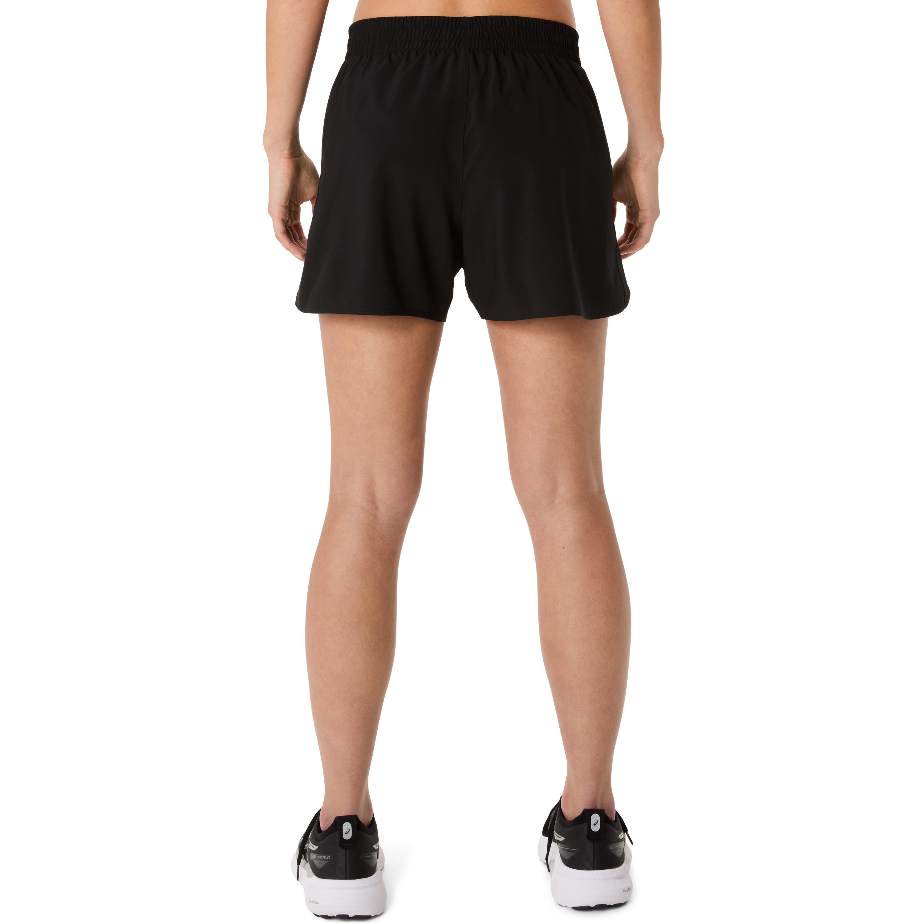 Asics Laufshorts ASICS CORE 4IN SHORT mit seitlichem Einsatz, bequeme Passform, weit geschnittene Form