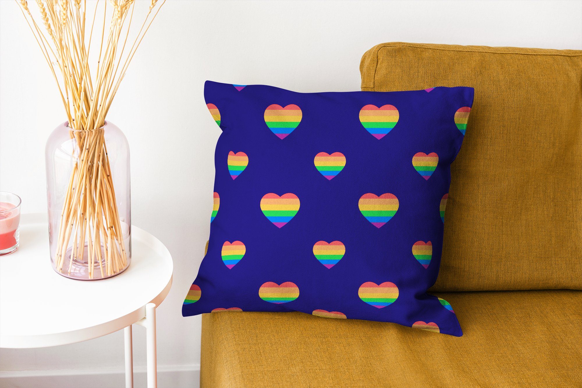 Dekokissen einem Wohzimmer, Schlafzimmer, MuchoWow lila, Deko, auf Eine Zierkissen in Füllung mit für Regenbogenfarben Herzen von Sofakissen Illustration