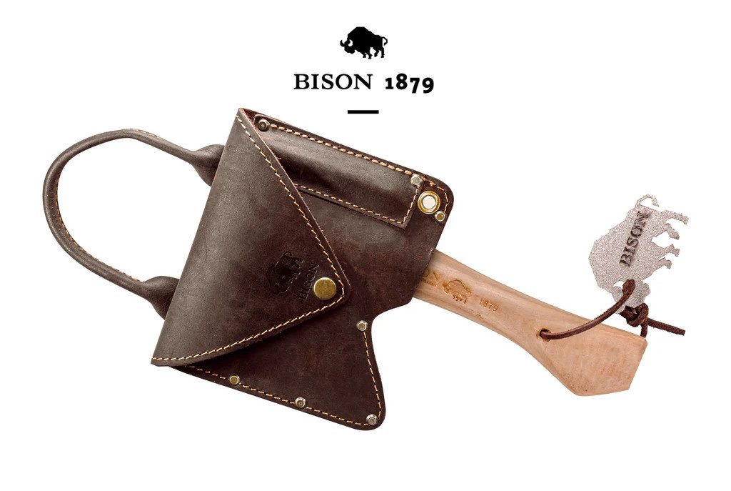 Bison 1879 Axt Bison 1879 Trekkingbeil Set mit Feuerstahl und DUO Schleifstein, braun, 600 g, 24 cm Länge, (1-St), Klingenschutz inklusive