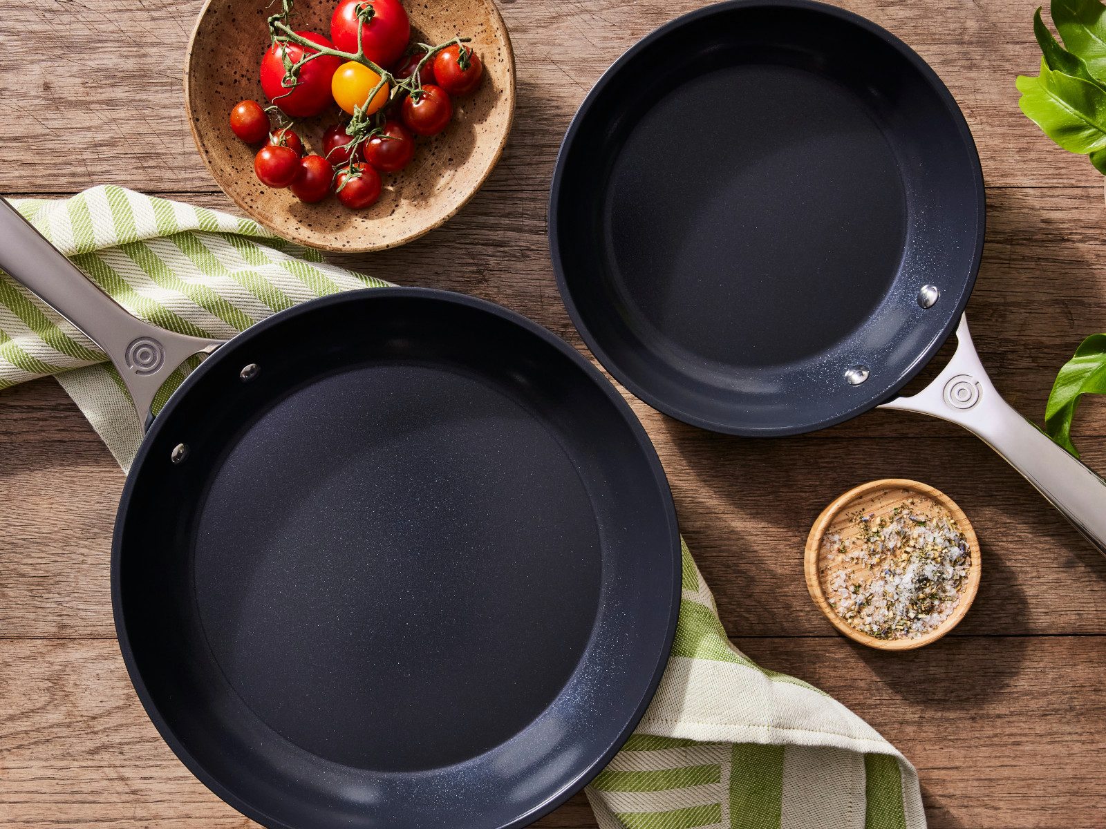 LE CREUSET Geschirr-Set Essential Pfannenset Keramik-Antihaft 2tlg, Geschmiedetes Aluminium (harteloxiert)