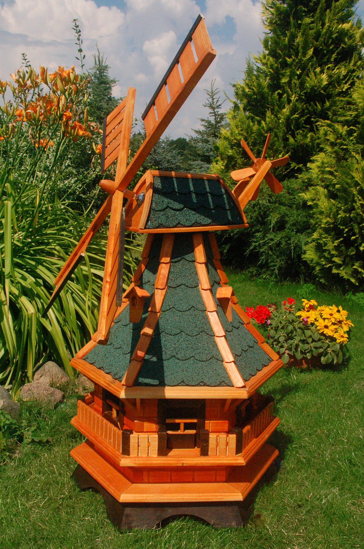DSH DEKO SHOP HANNUSCH Gartenfigur Windmühle WM 1,3 Bitum, norddeutsche Bauweise, Gesamthöhe inkl. Flügel: 1,30 m