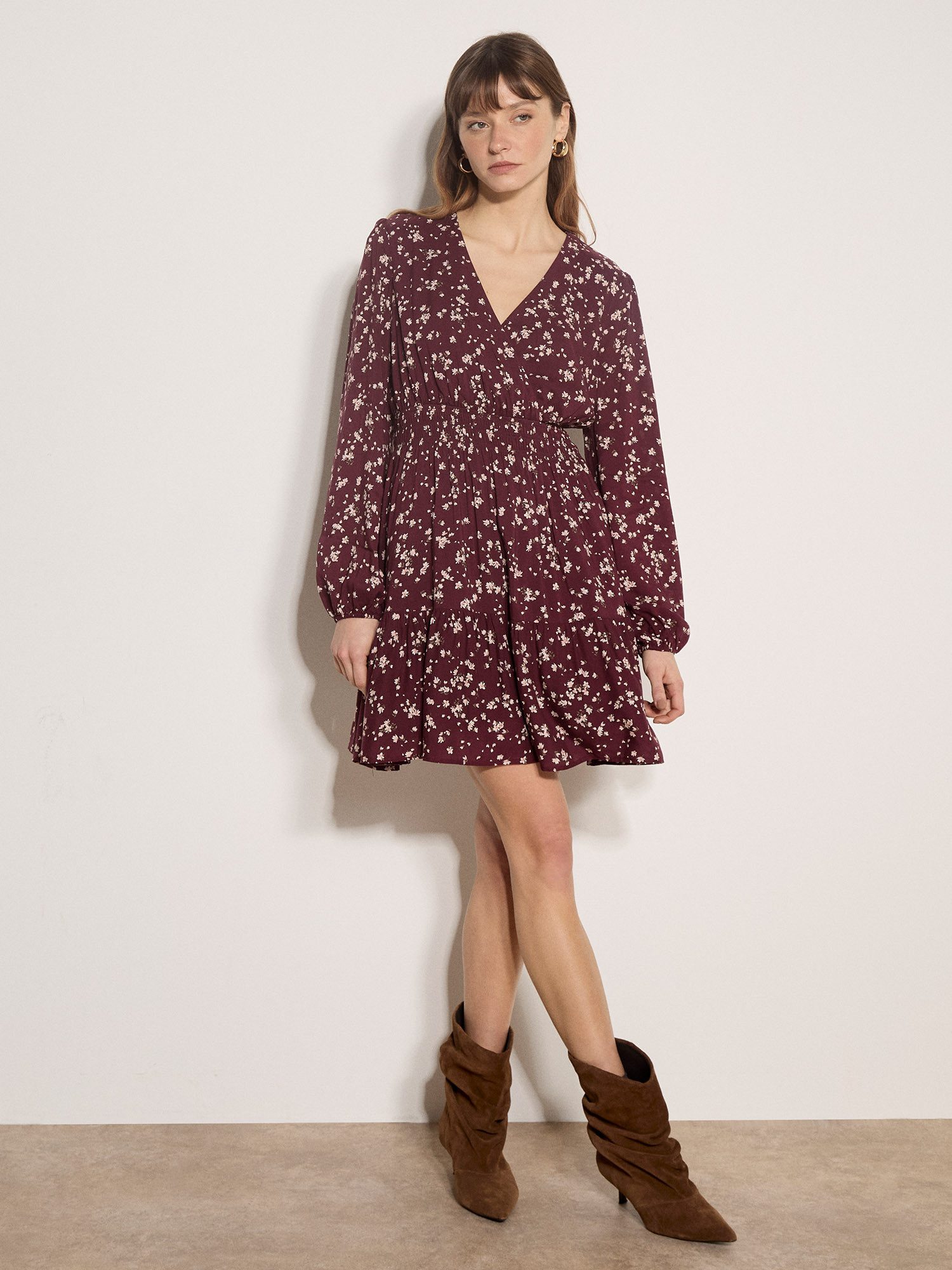 Apricot Minikleid Daisy Spray Wickelkleid mit Blousonärmeln
