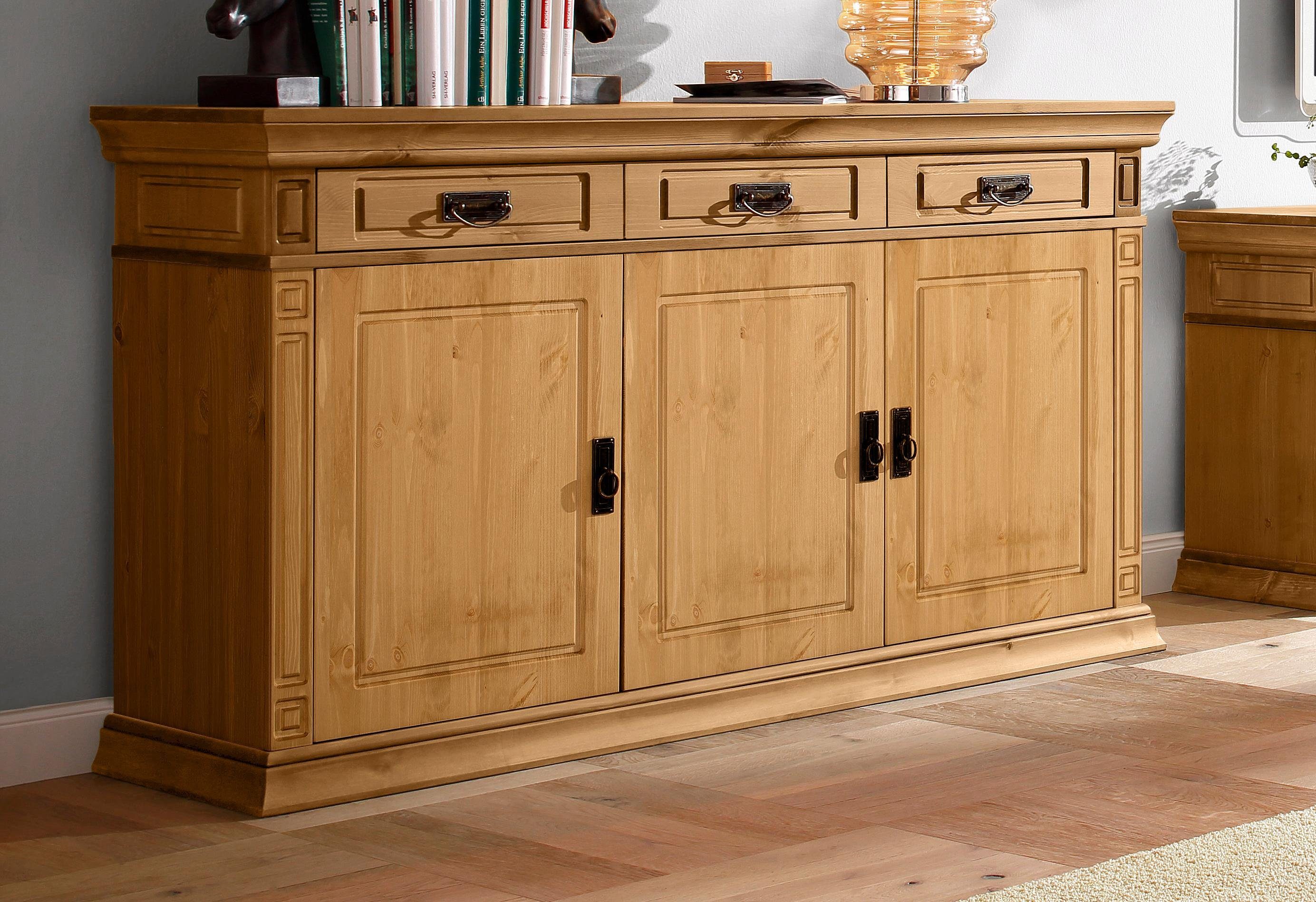 OTTO home Sideboard Vinales, kommode 3 Schubläden, 3 Türen, 2 Einlegeböden (B/T/H: 155/39/83 cm), Messinggriffe im Jugendstil, Zierleiste …