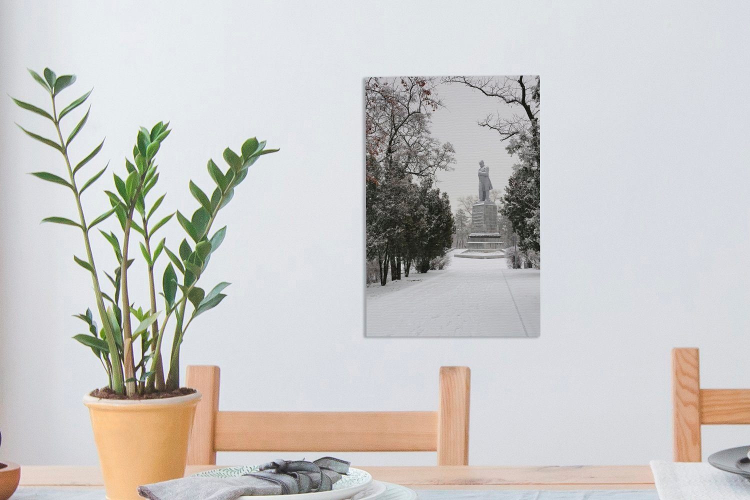 einem OneMillionCanvasses® St), Dnipro bespannt fertig inkl. Park Leinwandbild Besonderes Zackenaufhänger, (1 Leinwandbild in der, Denkmal 20x30 cm verschneiten von Gemälde, in