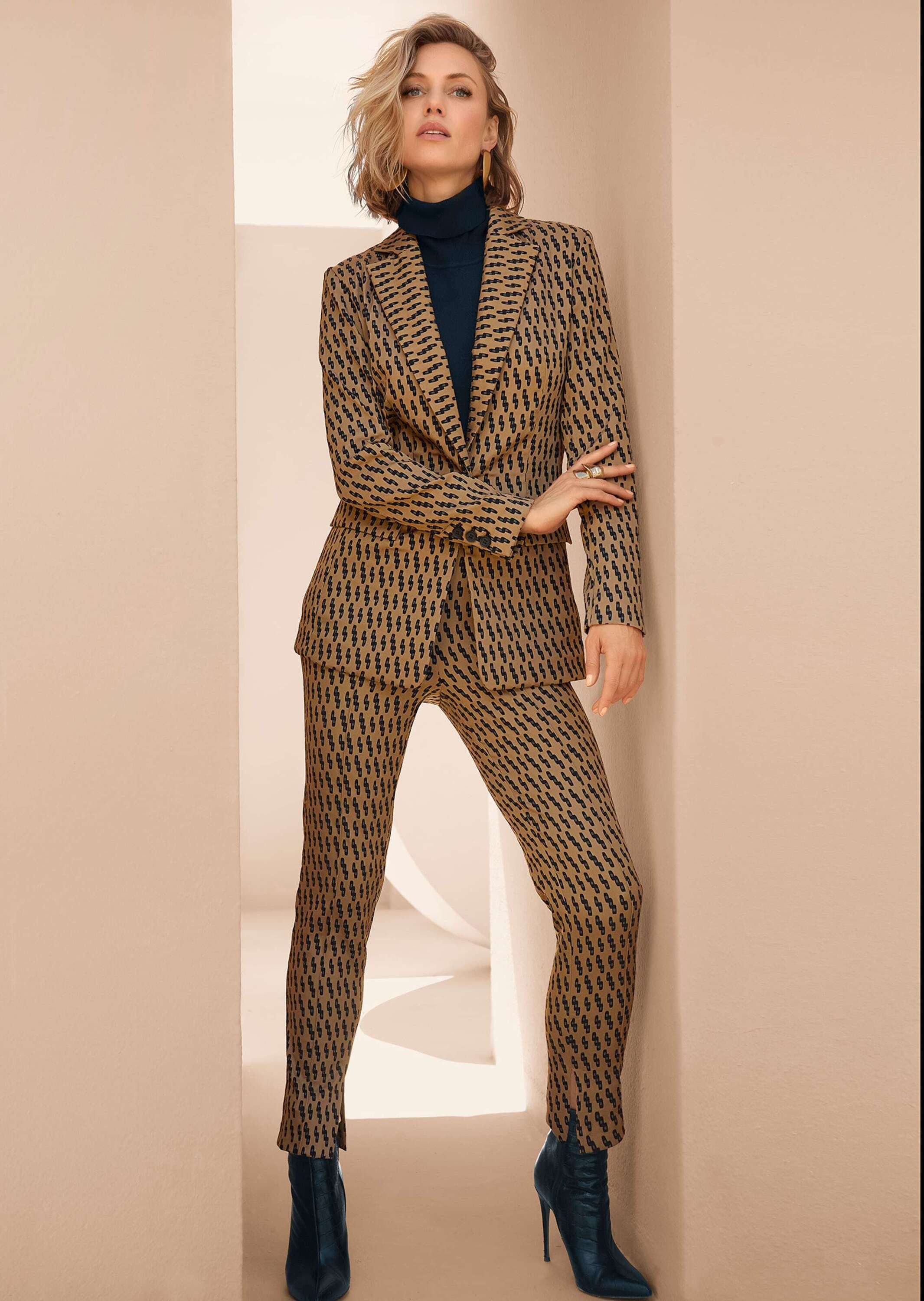 MADELEINE Kurzblazer Langer Jersey-Blazer mit Reverskragen Unifarbenes Design mit klassischem Reverskragen