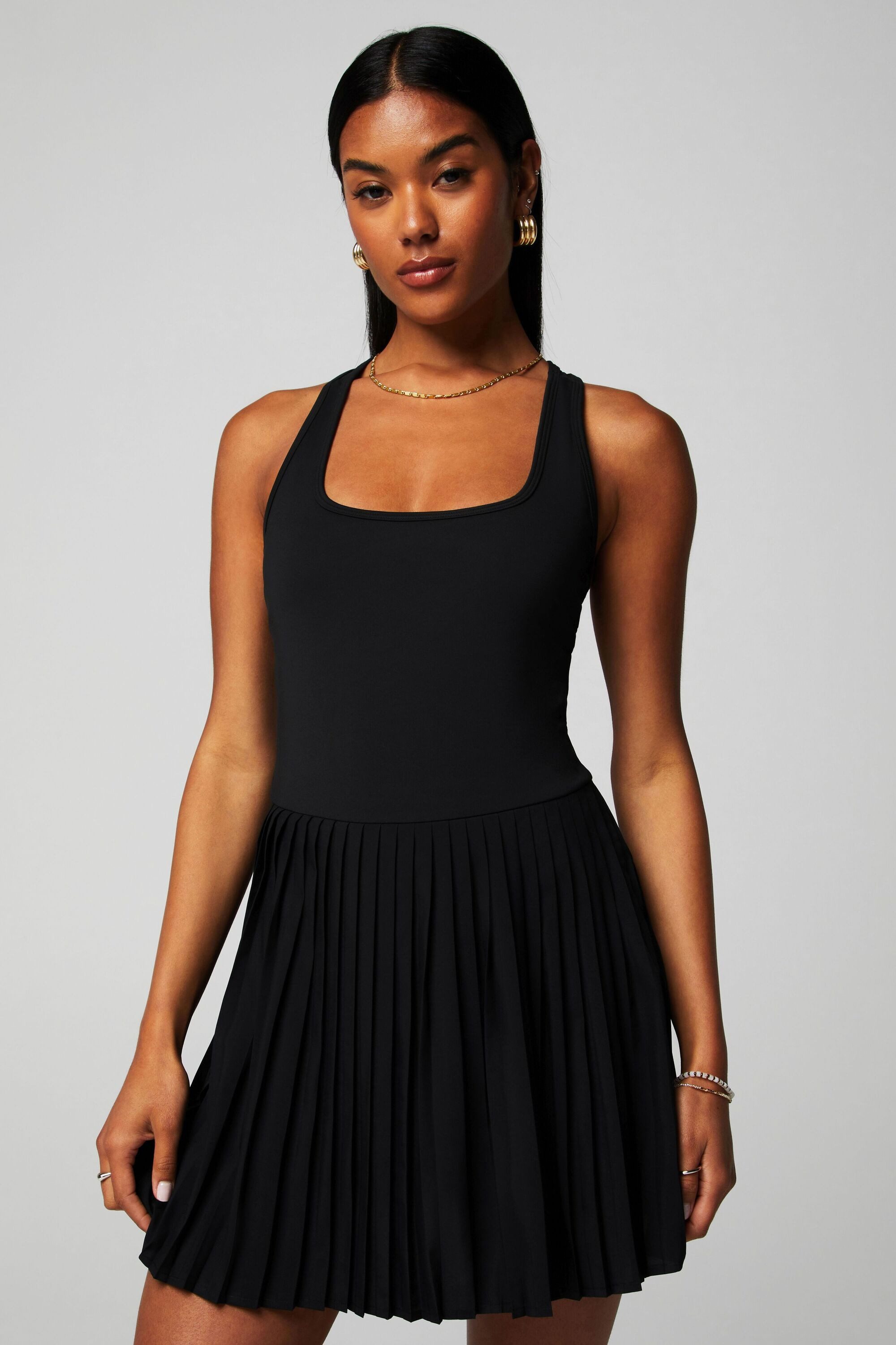 Fabletics Tenniskleid HOT SHOT PLEATED CLASSIC MINI DRESS mit integriertem BH
