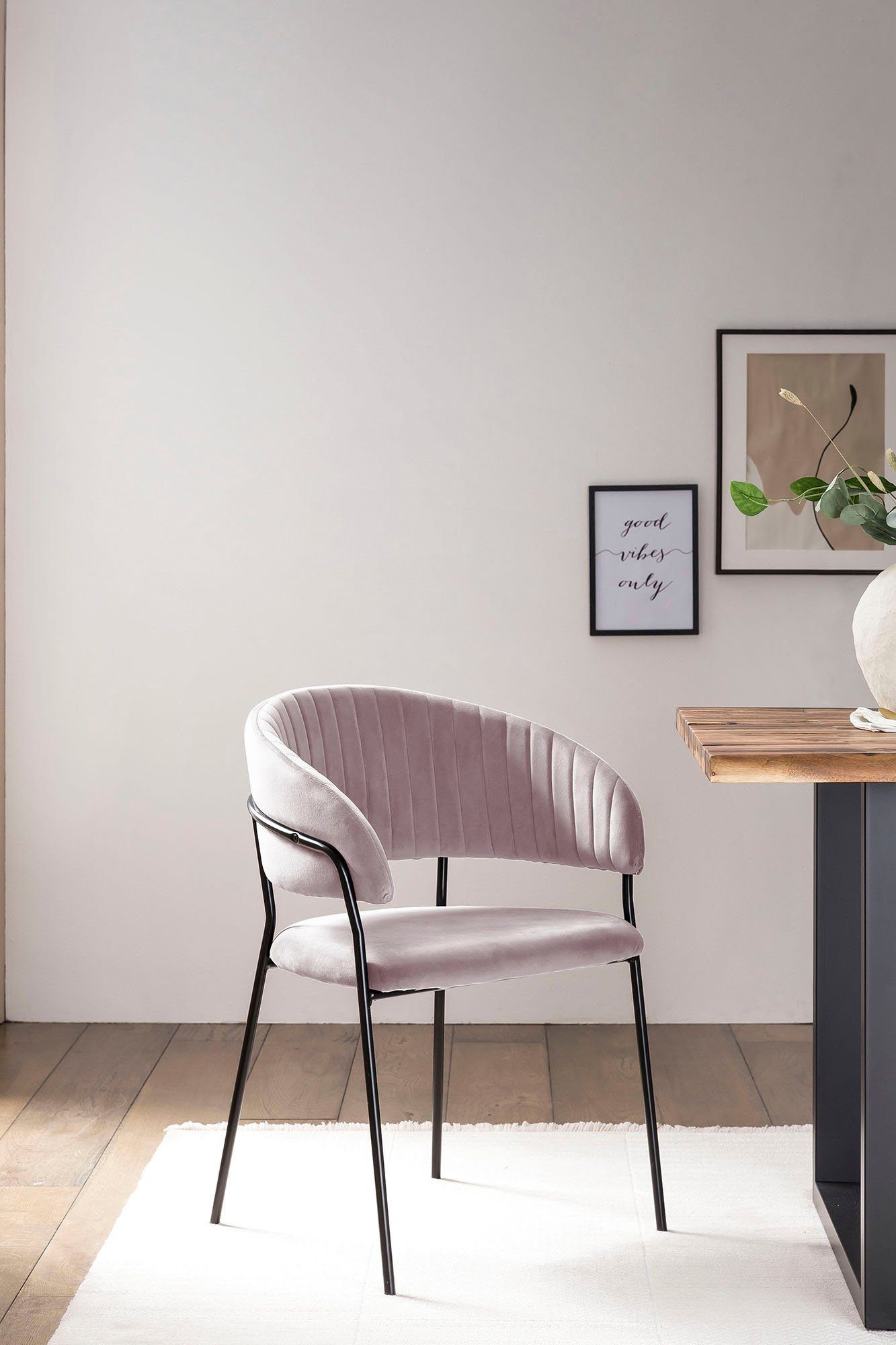 SalesFever Esszimmerstuhl Idro Komfortabler Polsterstuhl (1 St), Abgerundeter Rücken mit Längsstepppung