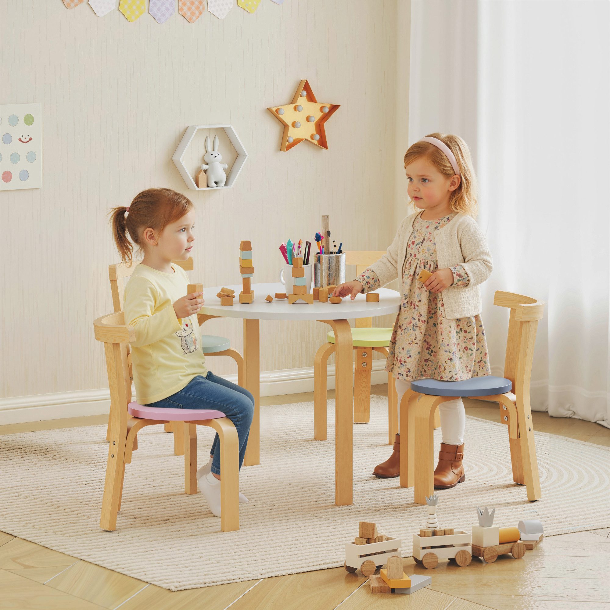 AIYAPLAY Kindersitzgruppe Tragfähigkeit bis zu 80 kg, (Kindermöbel, 5-tlg., 5-teiliges Set mit Tisch und Стульяn), für Kinder von 3-8 Jahren, Mehrfarbig